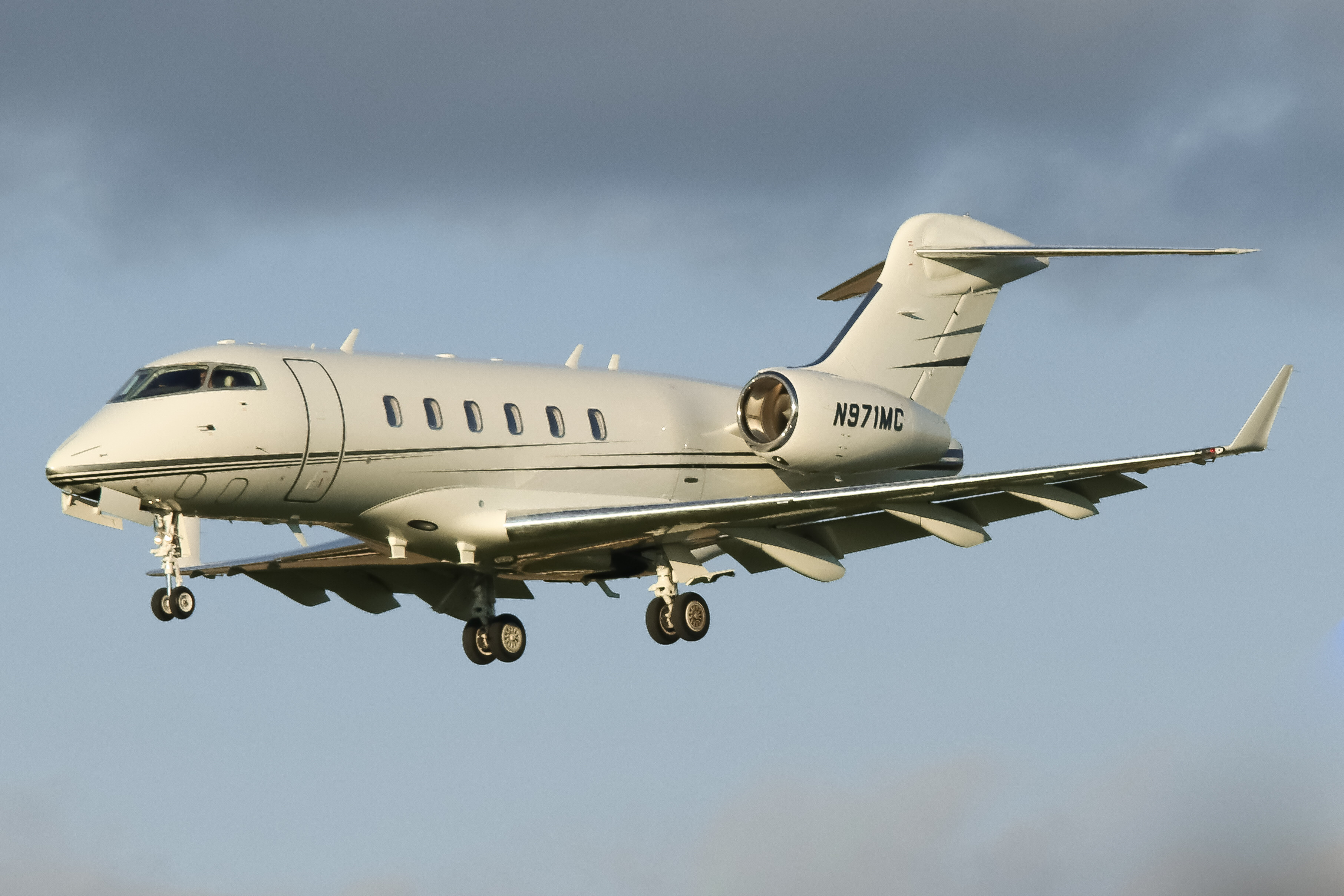 Full size: PRIVATE Bombardier Challenger 300 N971MC at Lancaster Airport
