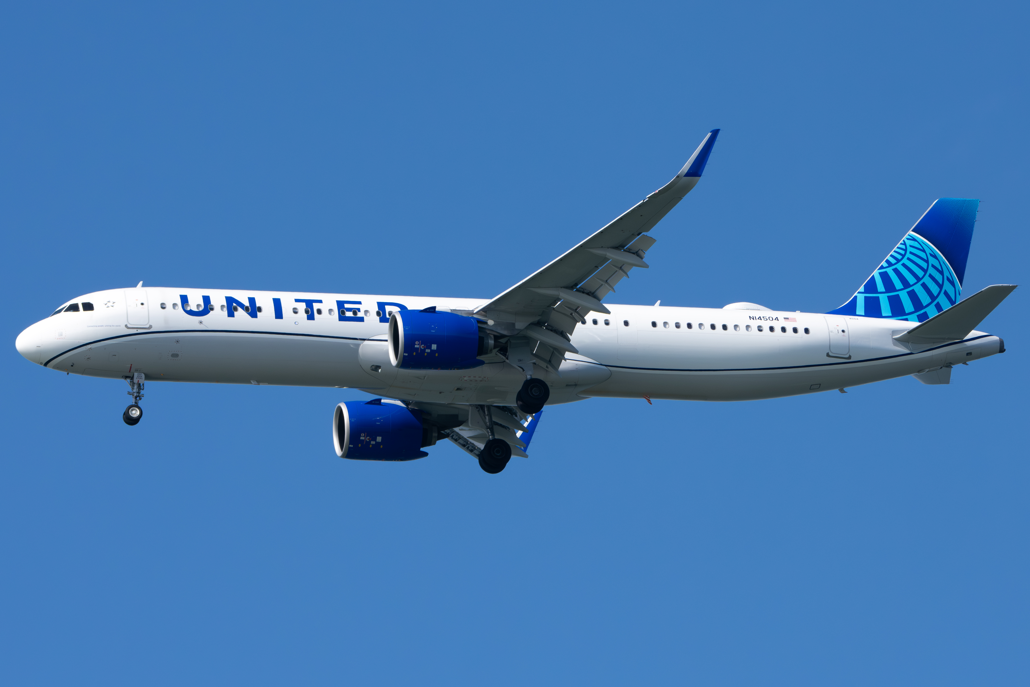 Full size: United Airlines Airbus A321NEO N14504 at San Francisco International Airport