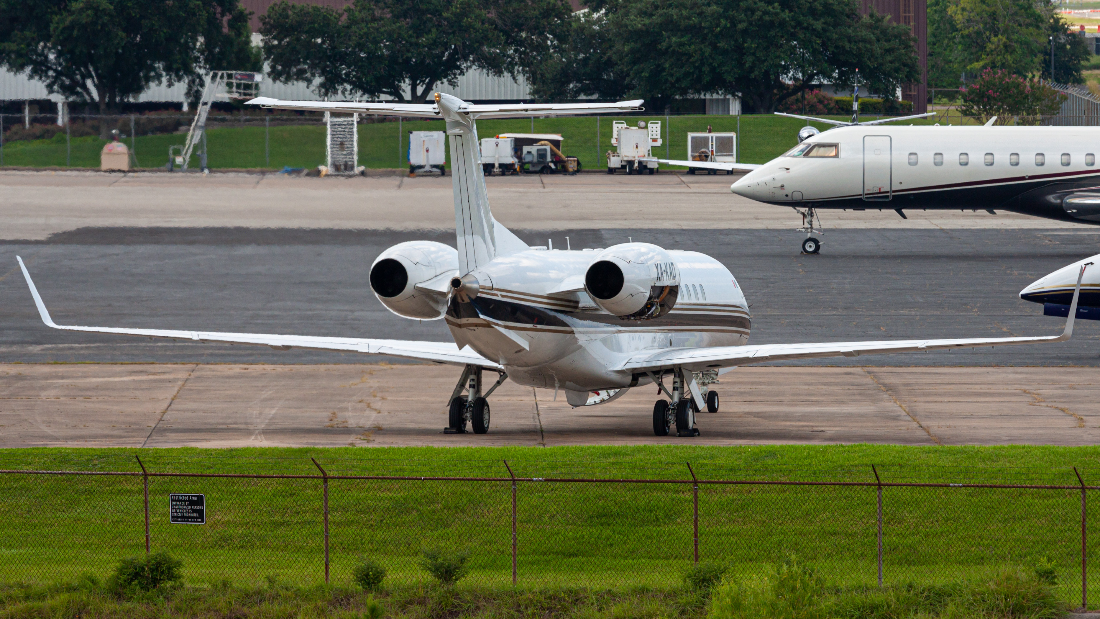 Full size: PRIVATE Embraer Legacy 600 XA-KAD at Houston-George Bush Intercontinental Airport