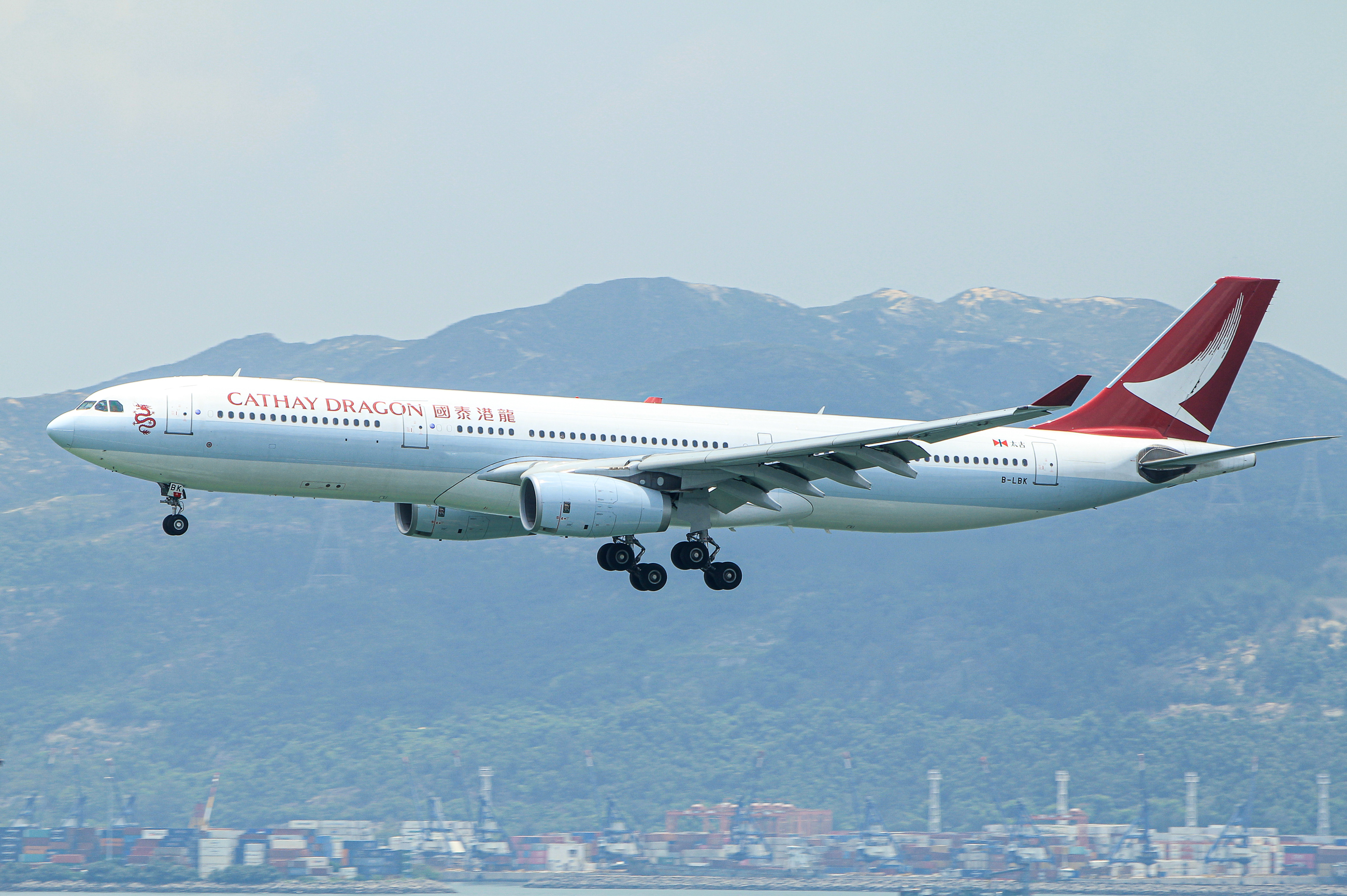 Full size: Cathay Dragon Airbus A330-300 B-LBK at Hong Kong International Airport