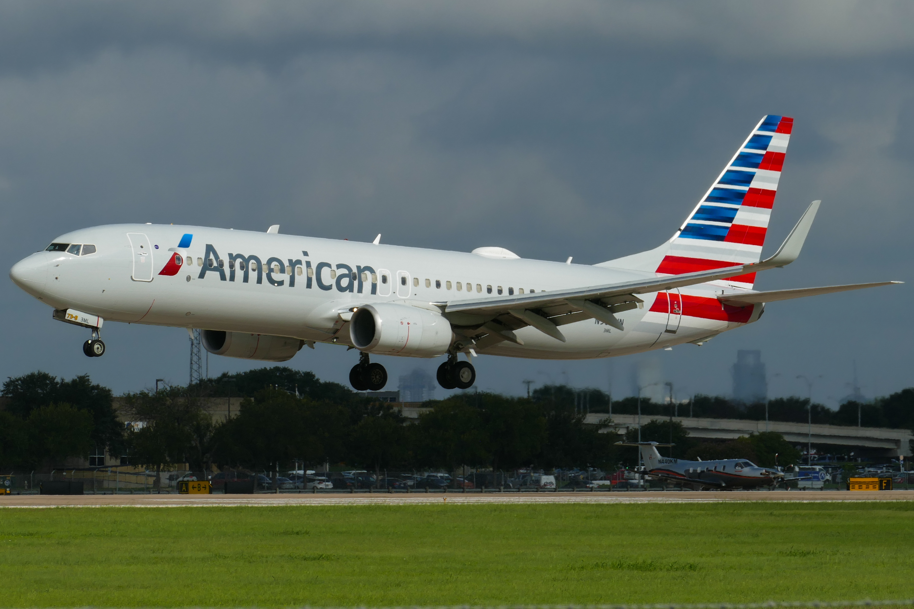 Full size: American Airlines Boeing 737-800 N969NN at Austin-Bergstrom International Airport