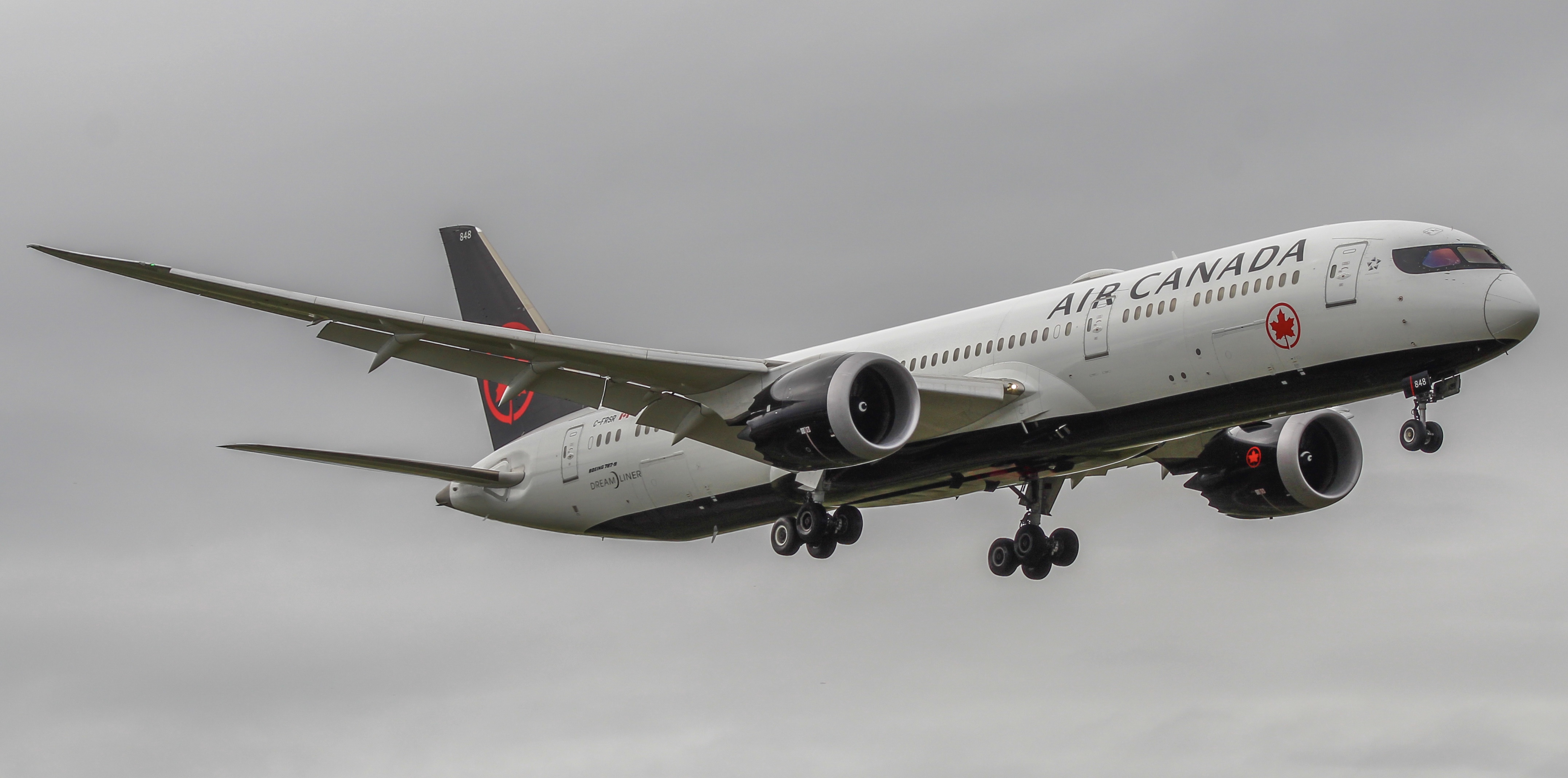 Full size: Air Canada Boeing 787-9 C-FRSR at Lester B Pearson International Airport