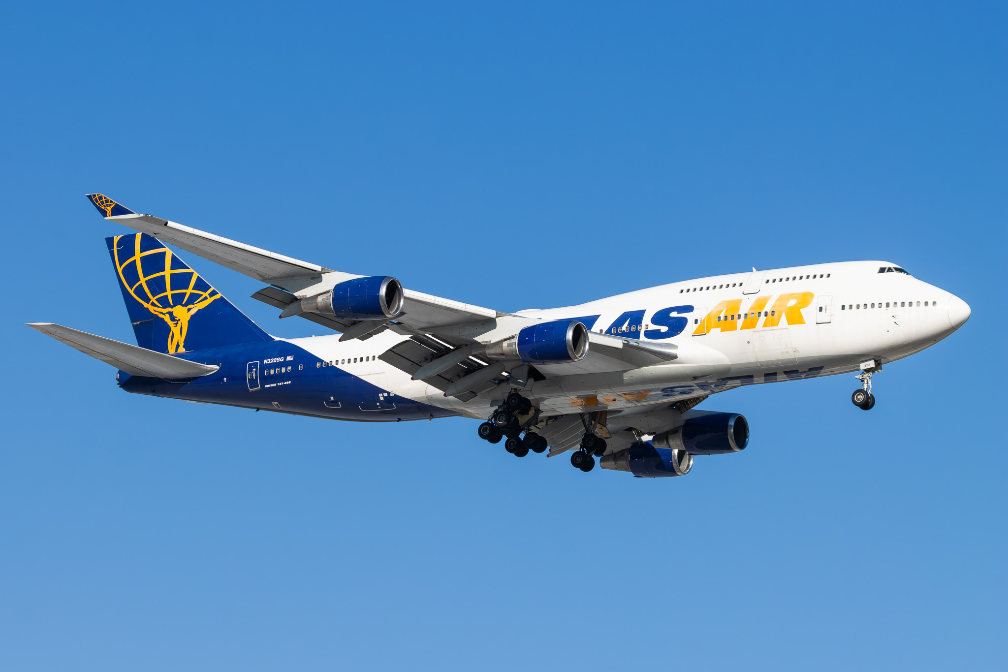 Full size: Atlas Air Boeing 747-400 N322SG at Kansas City International Airport