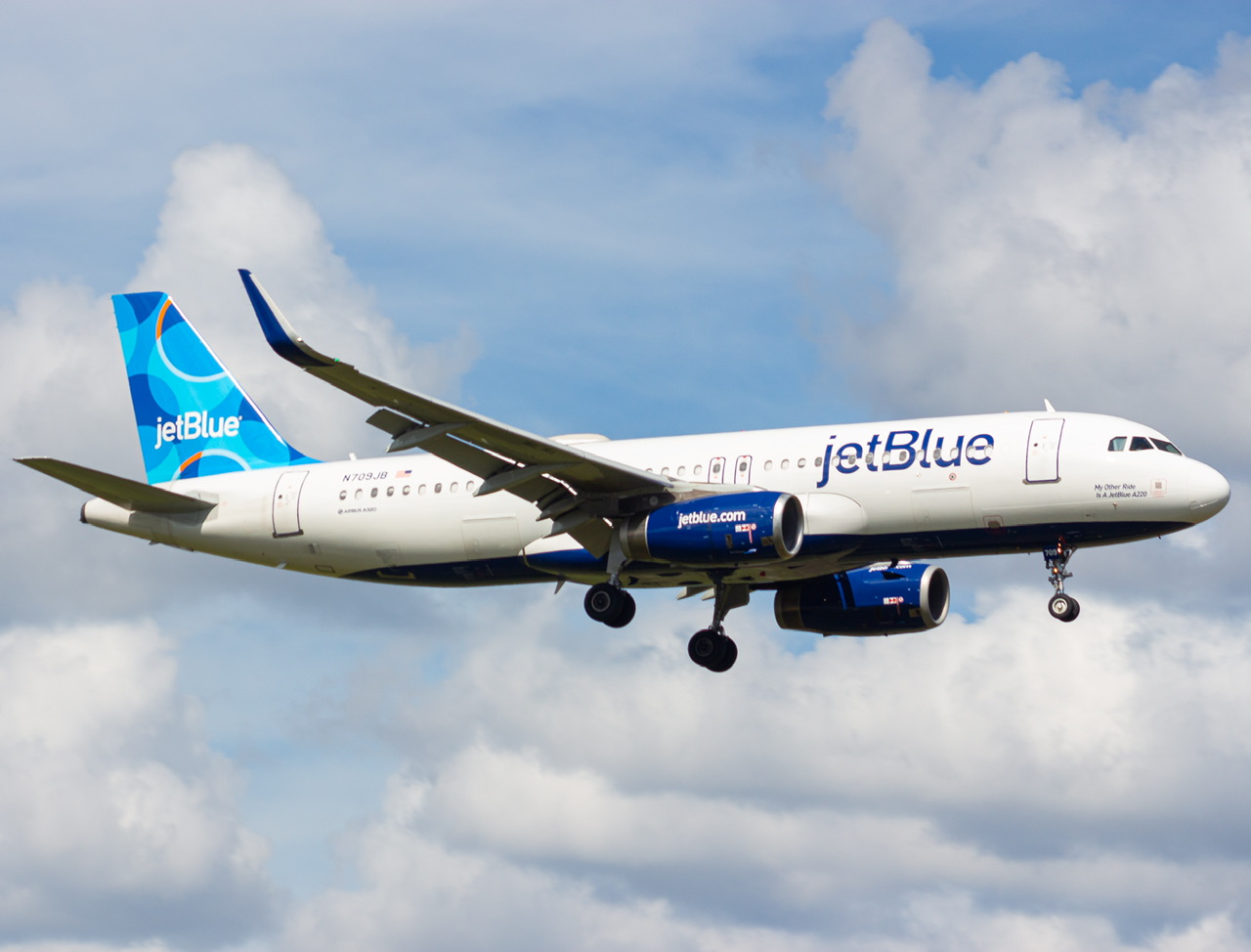 Full size: JetBlue Airways Airbus A320 N709JB at Tampa International Airport