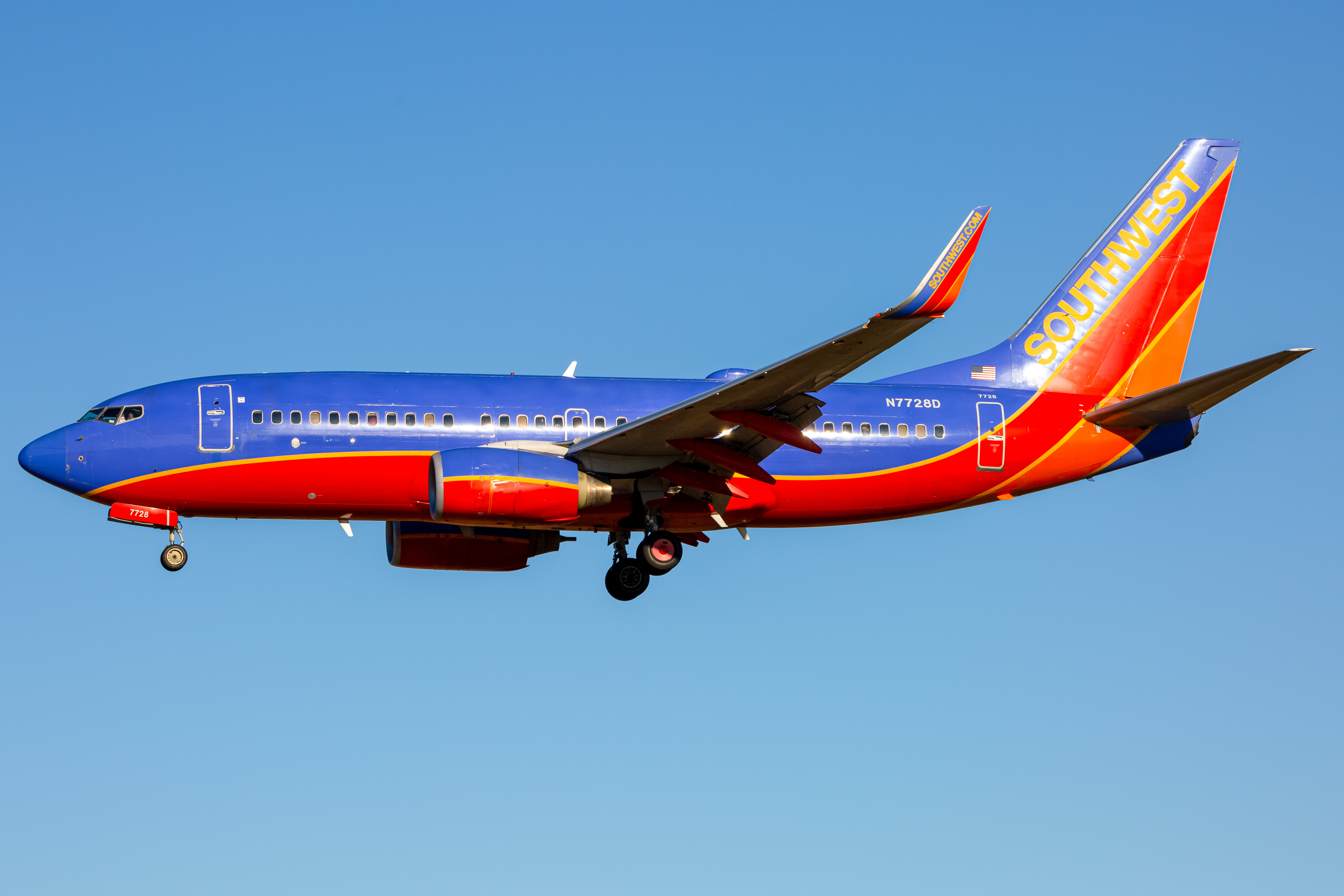 Full size: Southwest Airlines Boeing 737-700 N7728D at Baltimore/Washington International Thurgood Marshall Airport
