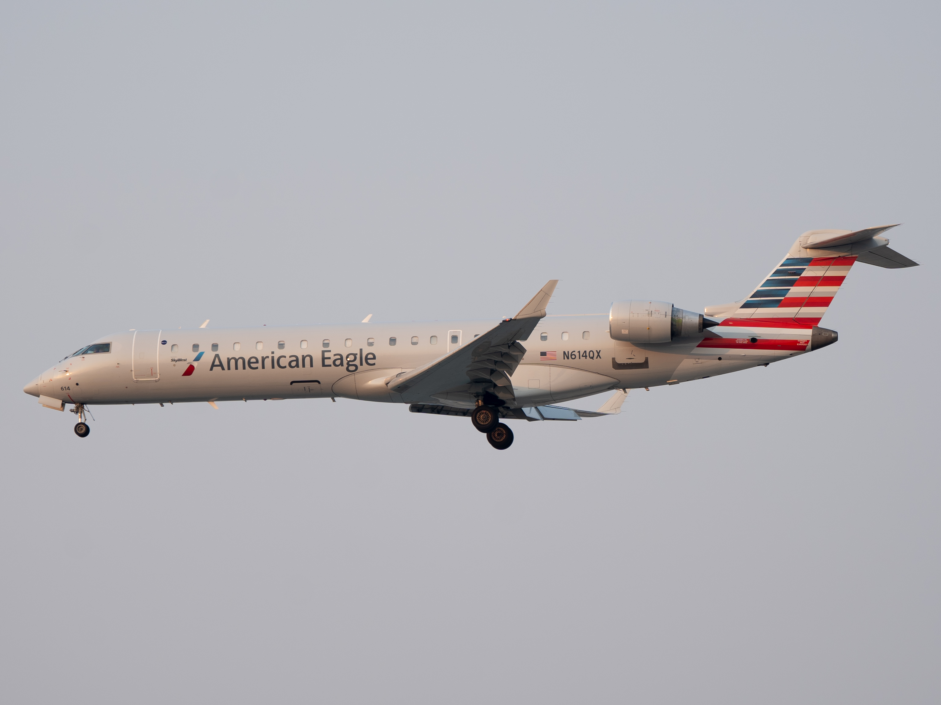 Full size: American Eagle Mitsubishi CRJ-700 N614QX at Norman Y Mineta San Jose International Airport