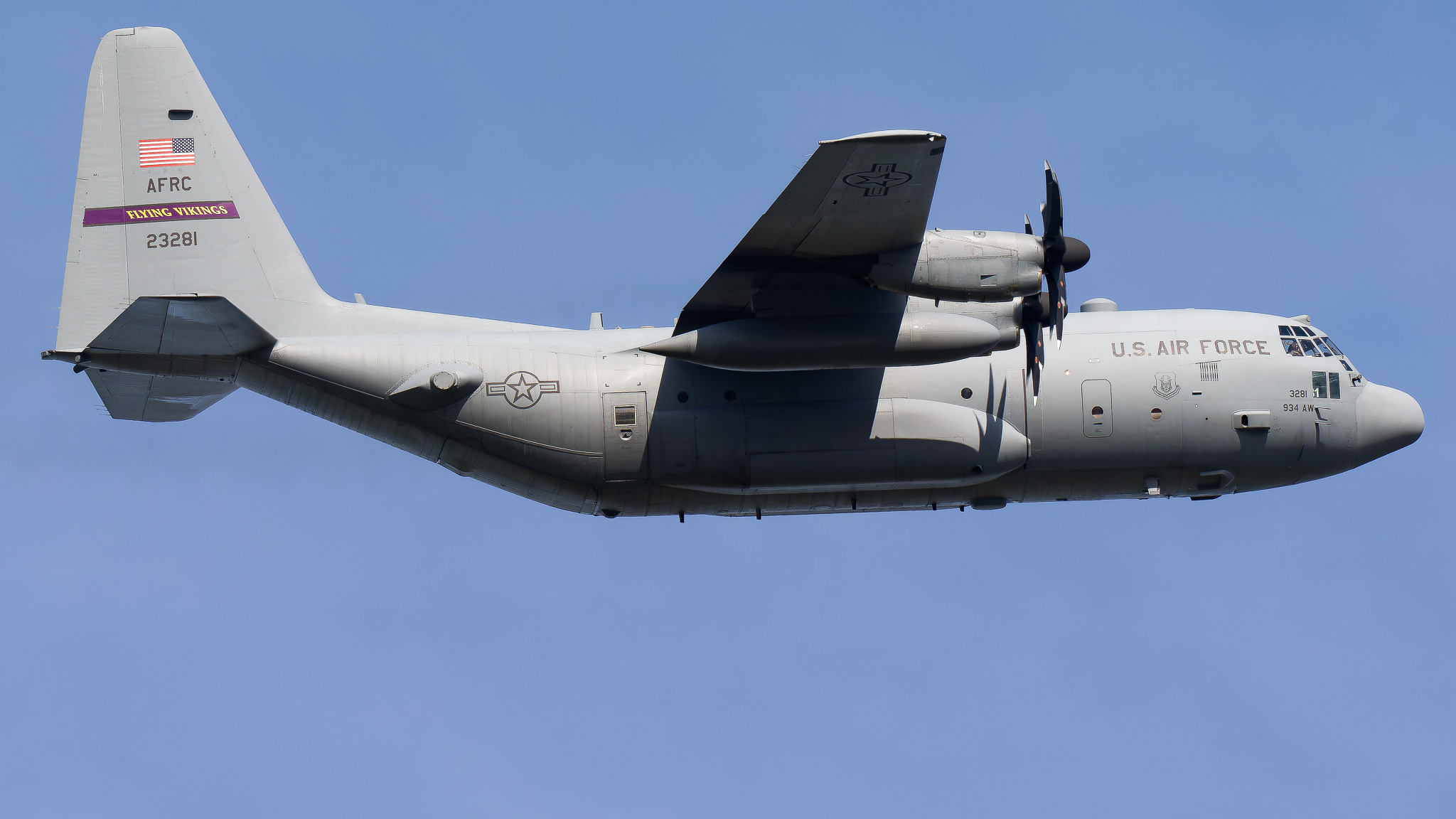 Full size: USAF - United States Air Force  Lockheed C-130H Hercules 92-3281 at Mac Dill AFB
