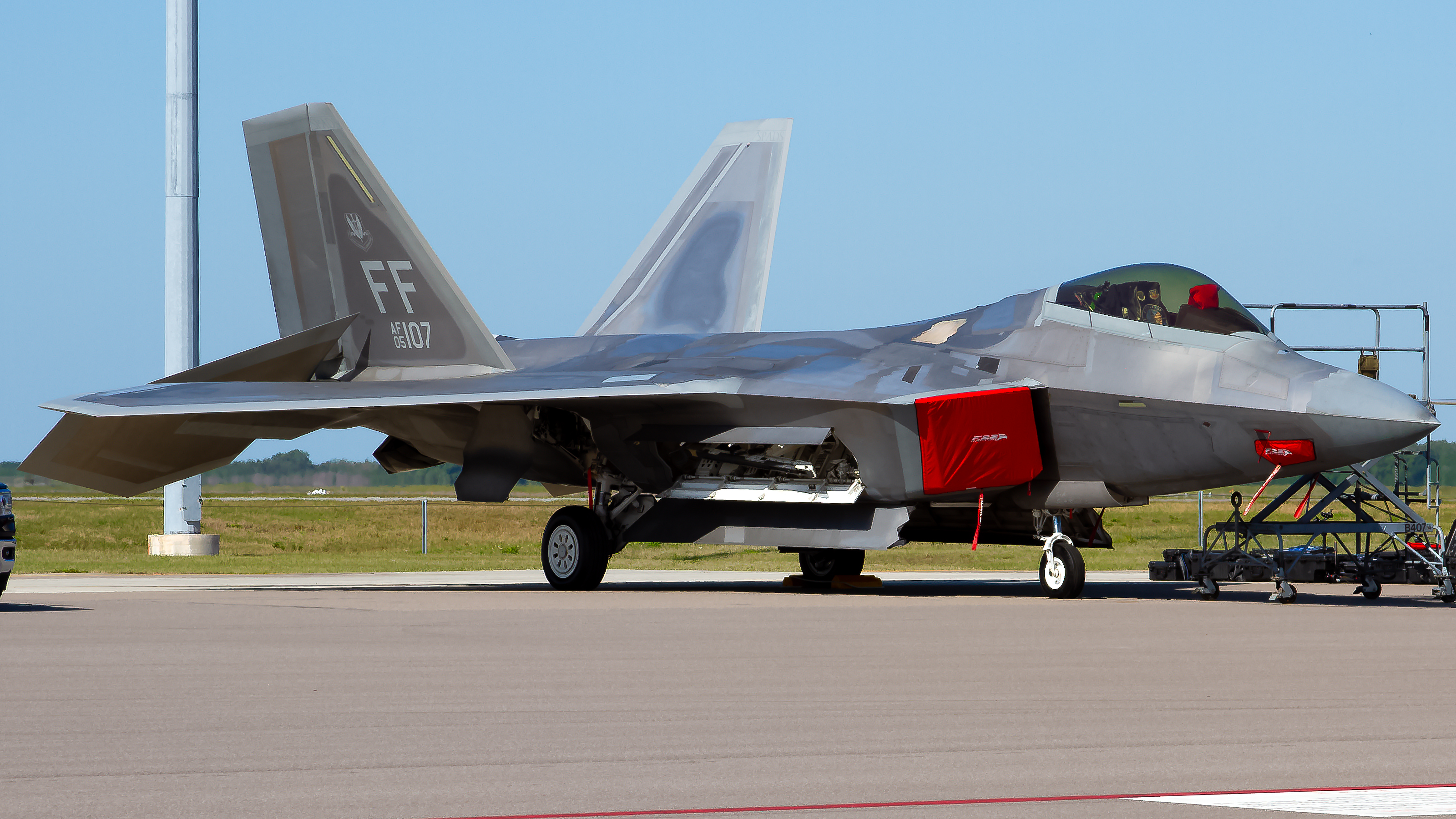 Full size: USAF - United States Air Force Lockheed Martin F-22A Raptor 05-4107 at Mac Dill AFB