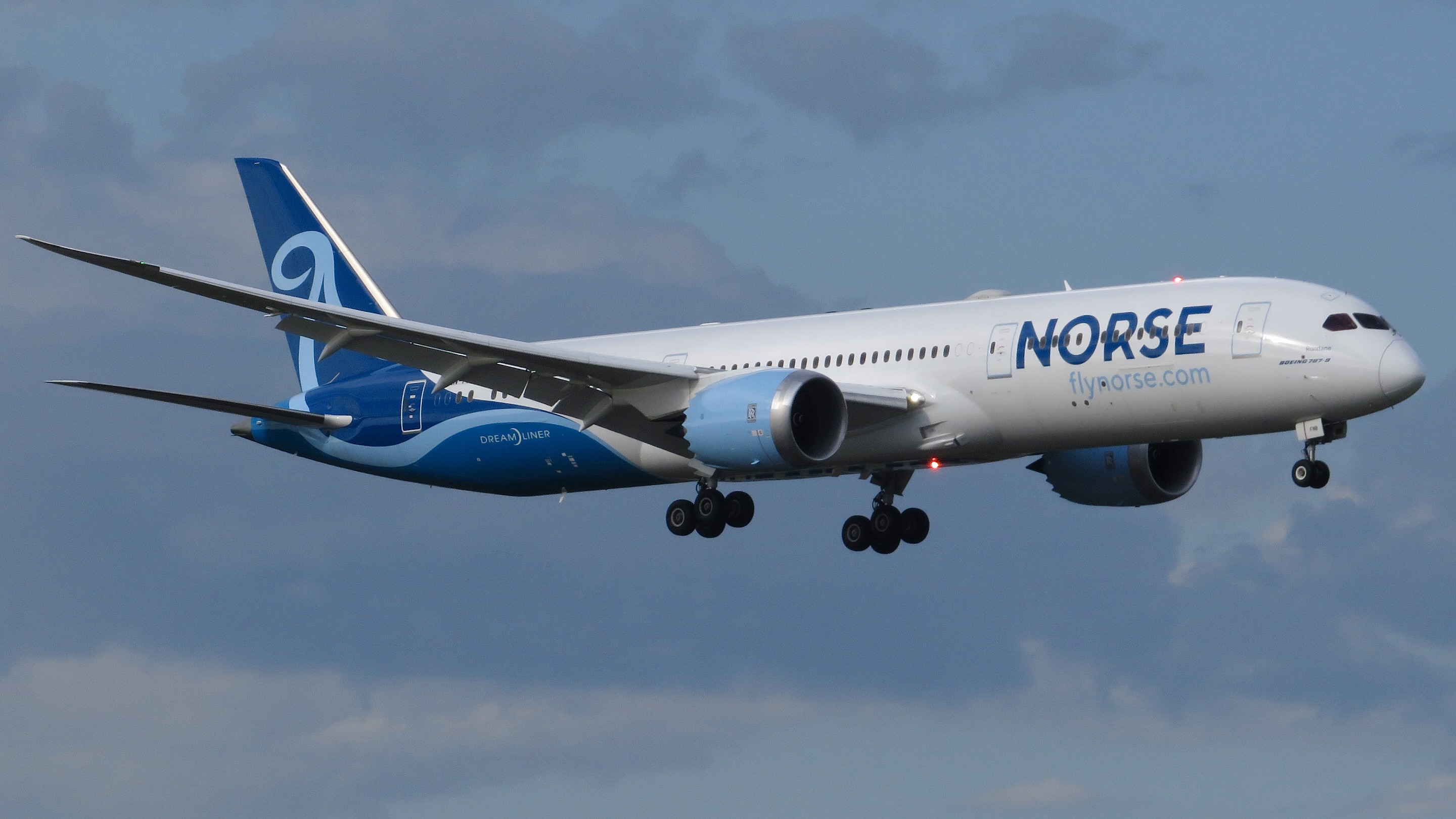 Full size: Norse Airways Boeing 787-9 LN-FNB at Orlando International Airport