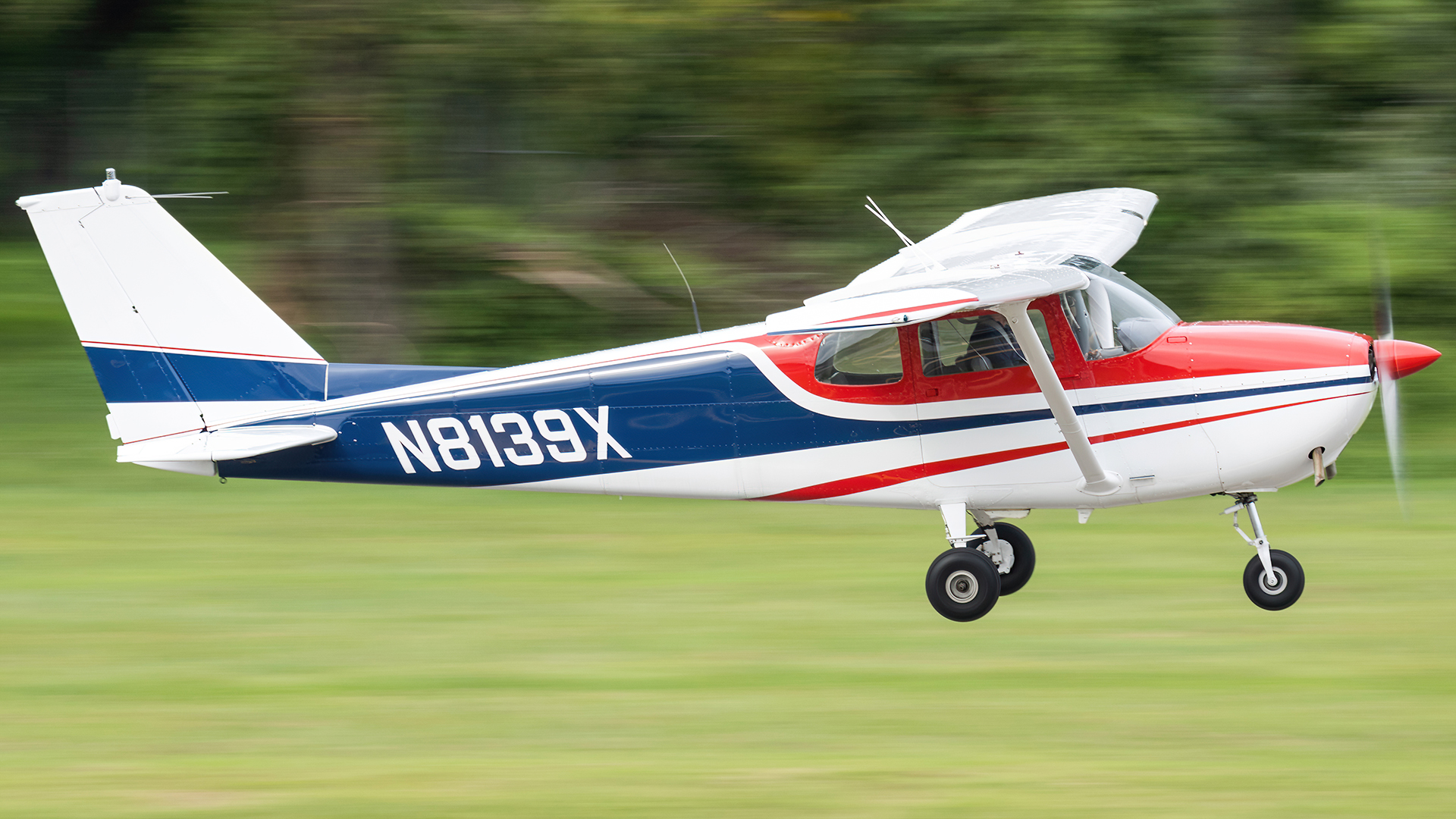 Full size: PRIVATE Cessna 172 N8139X at College Park Airport
