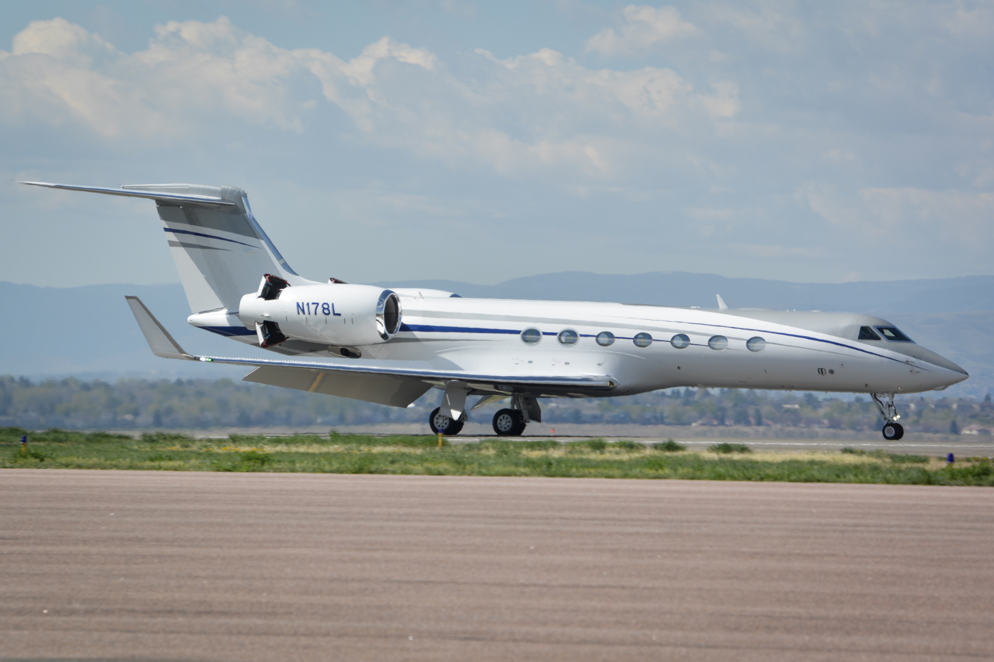 Full size: PRIVATE Gulfstream V N178L at Rocky Mountain Metro Airport