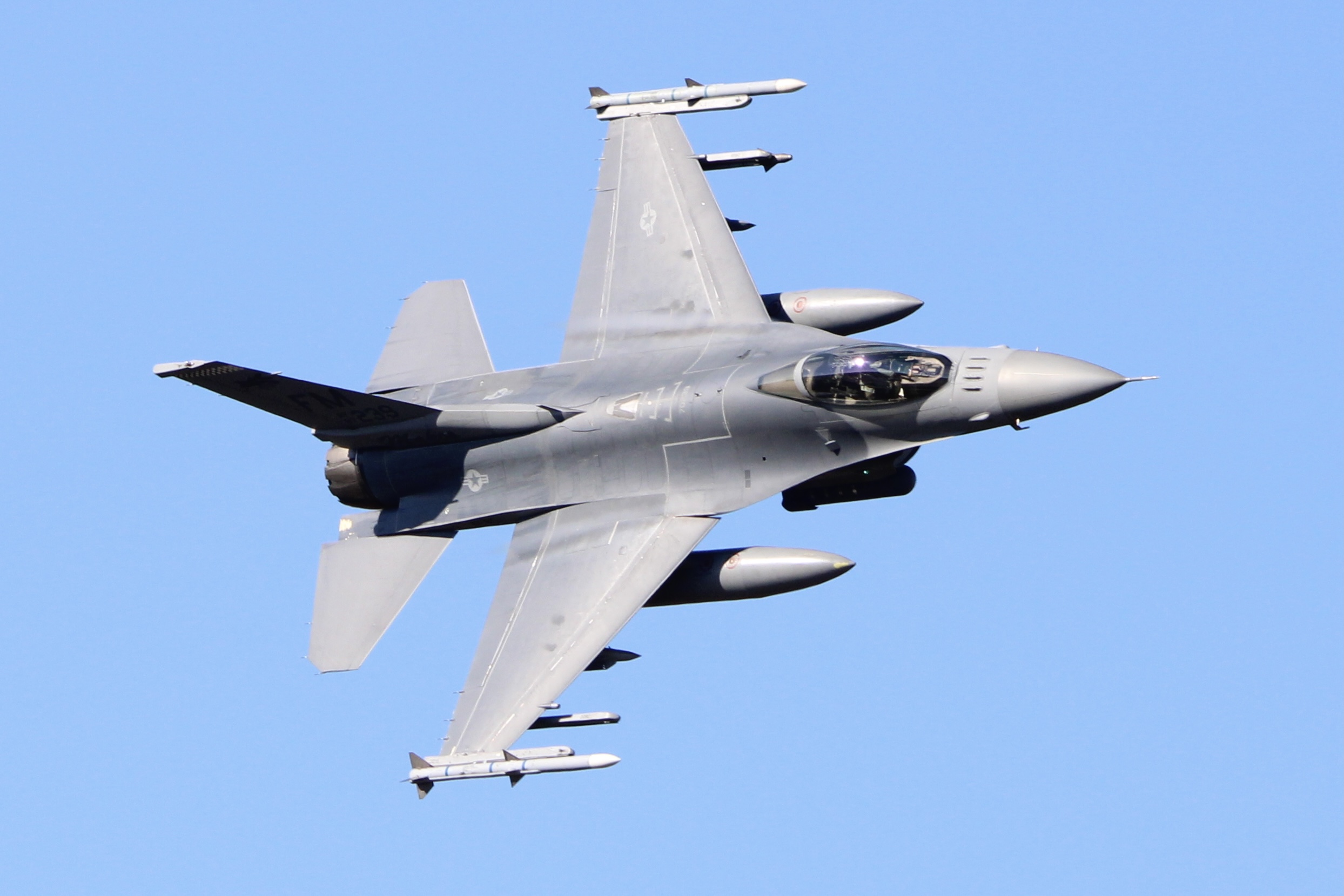 Full size: USAF - United States Air Force General Dynamics F-16 Fighting Falcon 87-0239 at Atlantic City International Airport