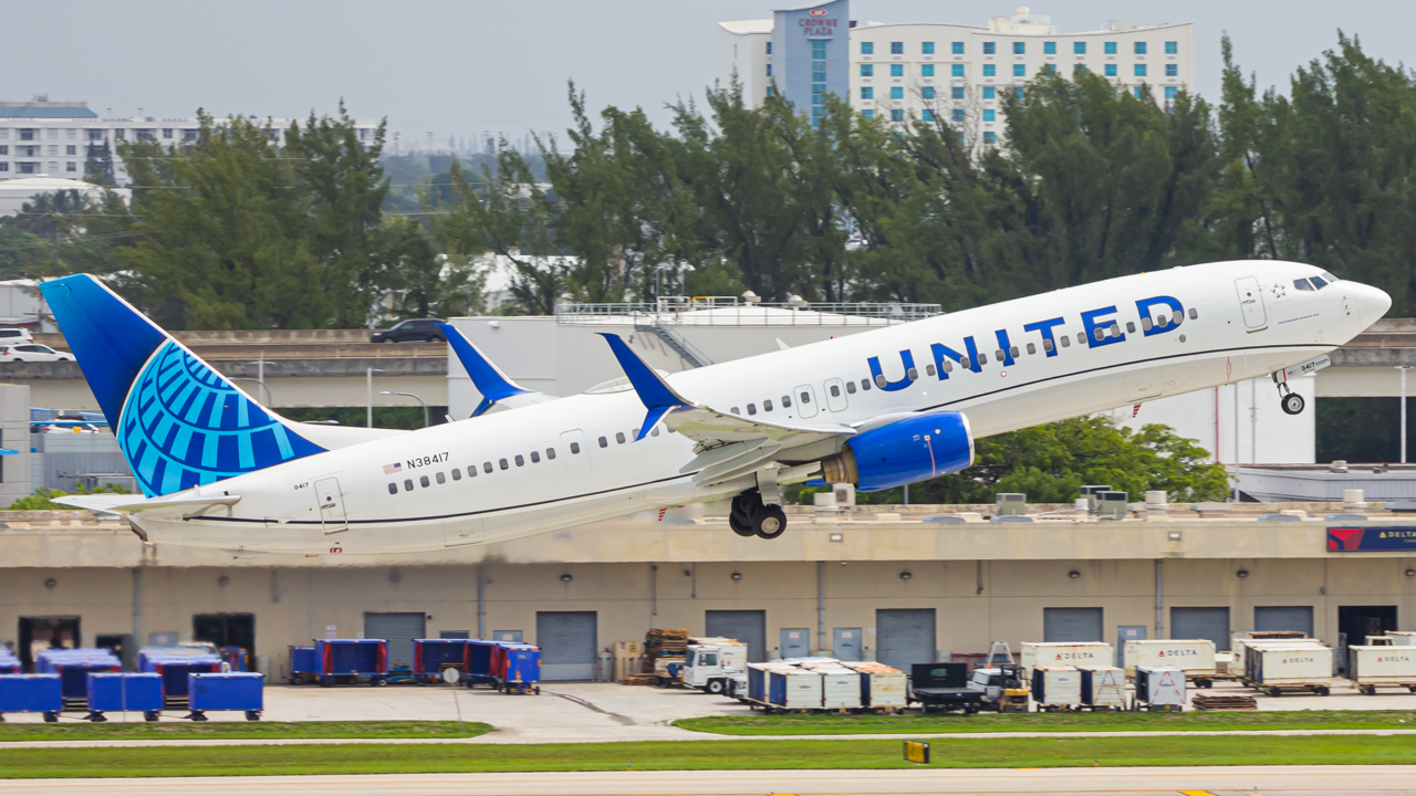 Full size: United Airlines Boeing 737-900ER N38417 at Fort Lauderdale/Hollywood International Airport