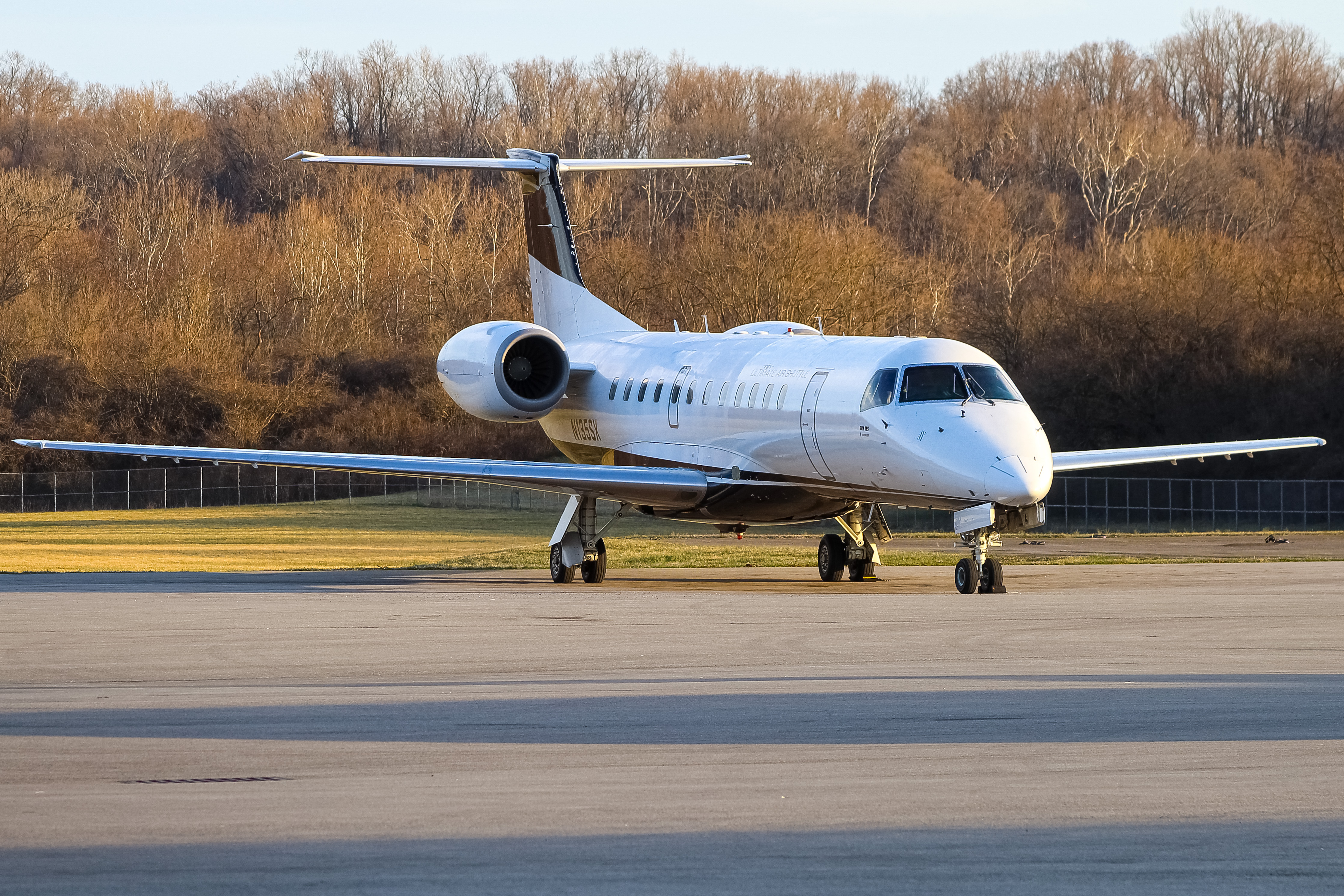 Full size: Ultimate Air Shuttle Embraer ERJ135 N135SX at Cincinnati Municipal Airport/Lunken Field