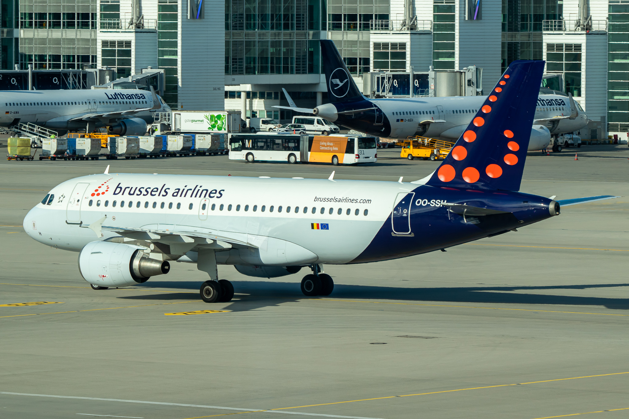 Full size: Brussels Airlines Airbus A319 OO-SSH at Munich International Airport