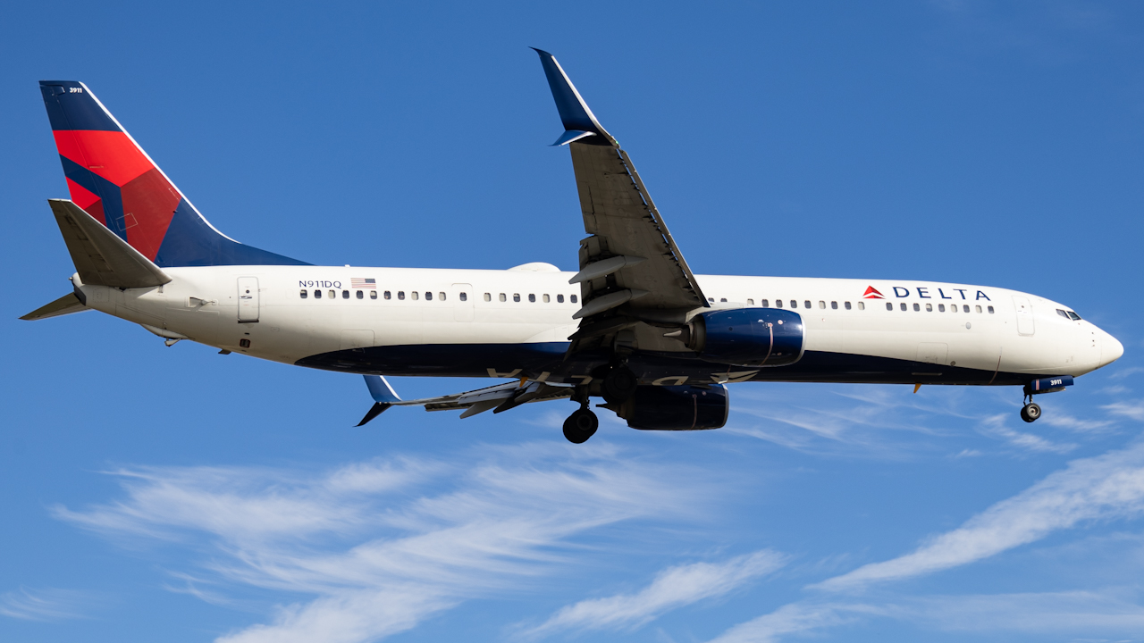 Full size: Delta Airlines  Boeing 737-900ER N911DQ at Tampa International Airport