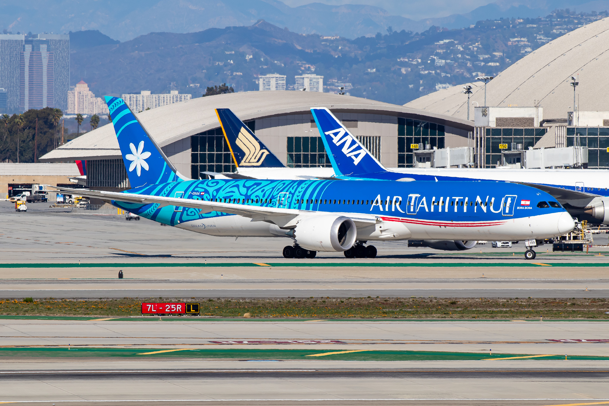 Full size: Air Tahiti Nui Boeing 787-9 F-OVAA at Los Angeles International Airport