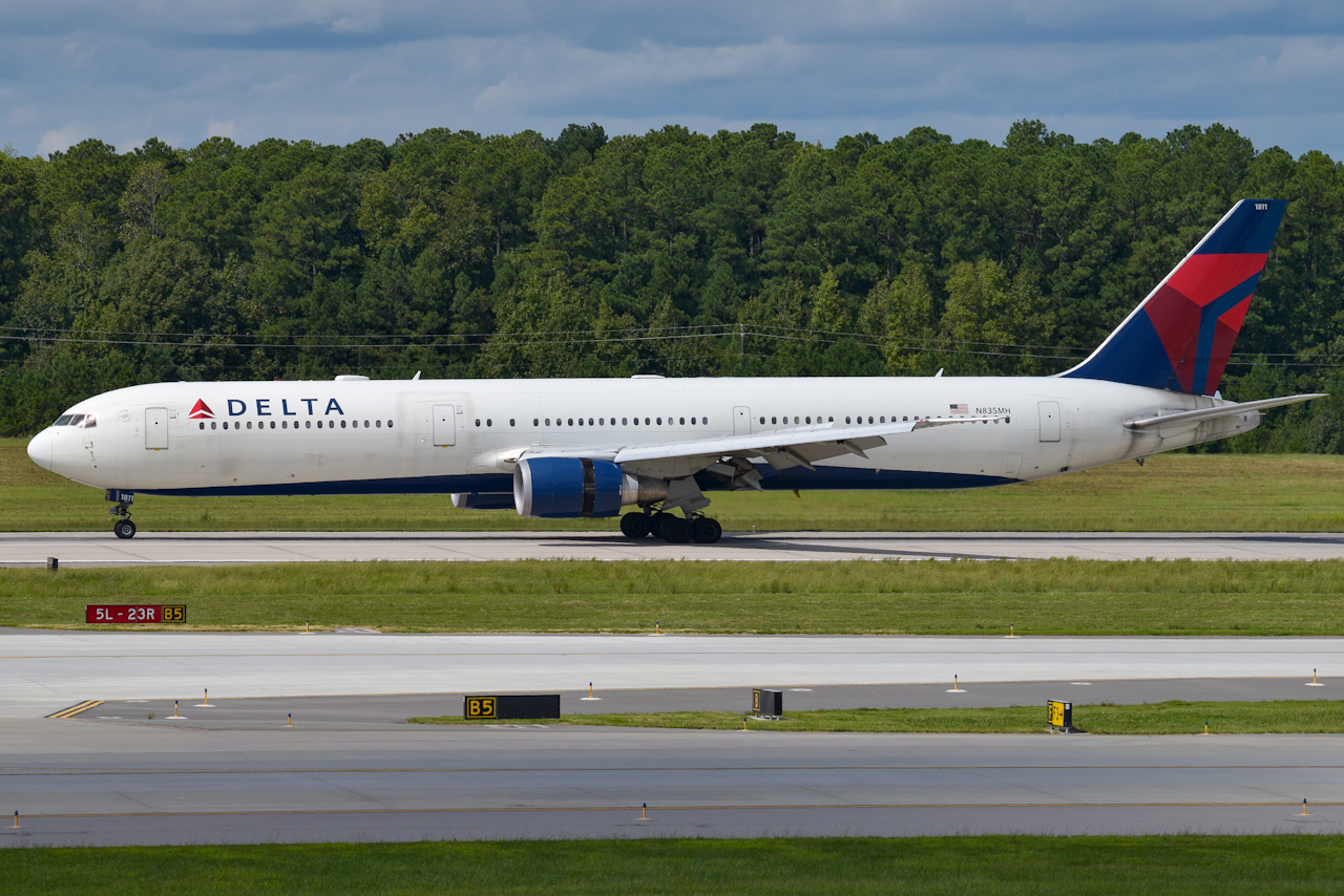 Full size: Delta Airlines Boeing 767-400ER N835MH at Raleigh-Durham International Airport