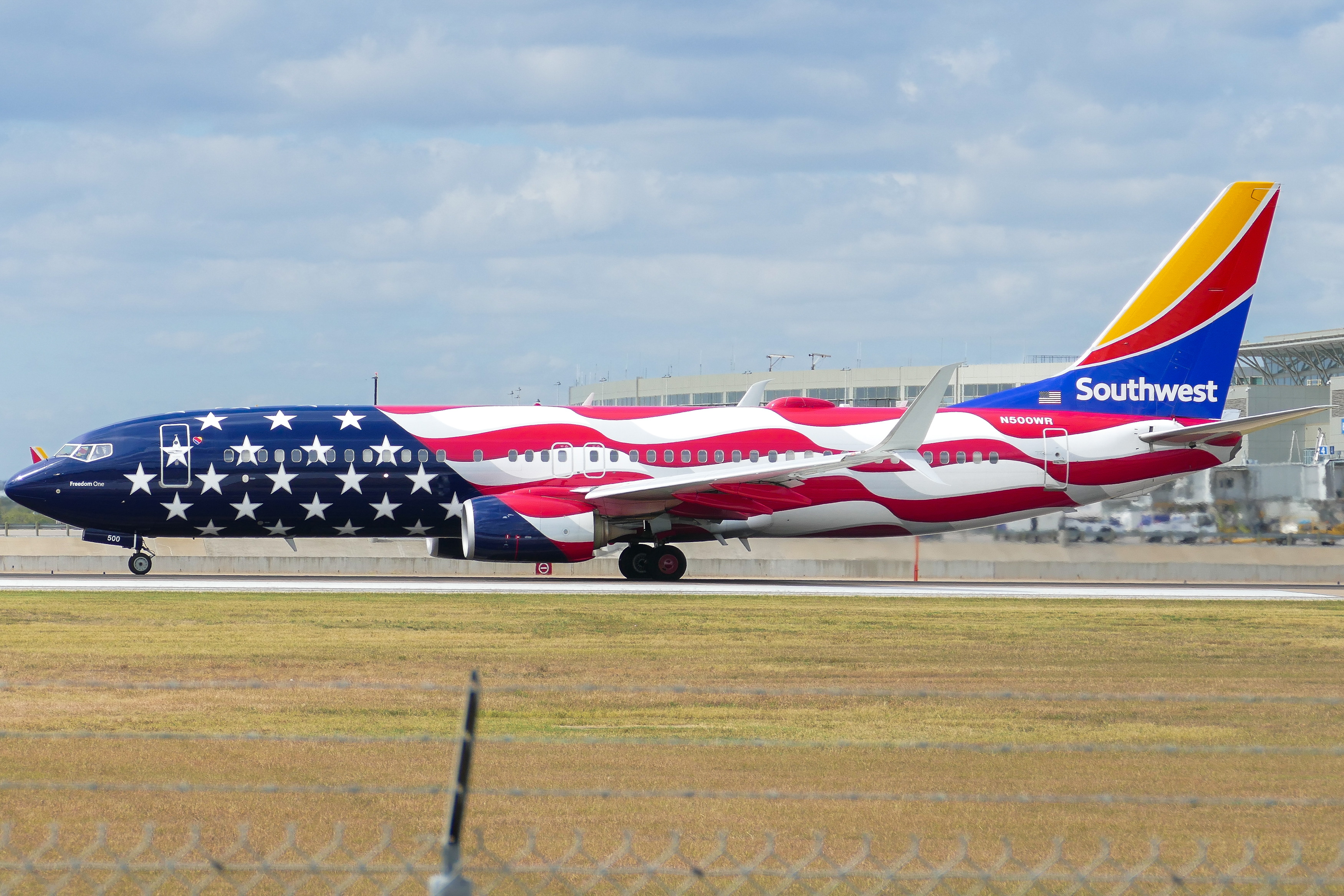 Full size: Southwest Airlines Boeing 737-800 N500WR at Austin-Bergstrom International Airport