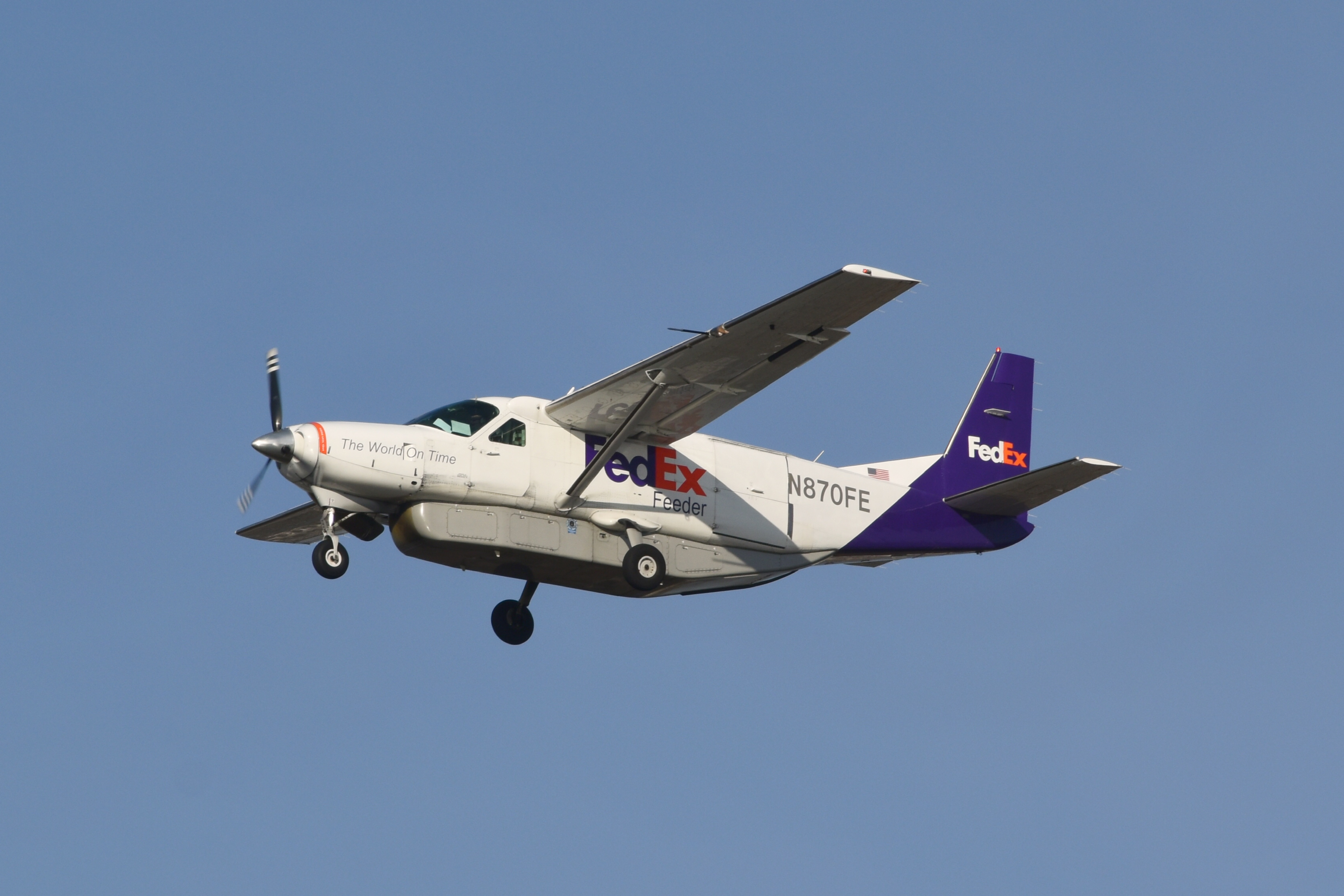 Full size: FedEx Cessna 208 N870FE at General Edward Lawrence Logan International Airport