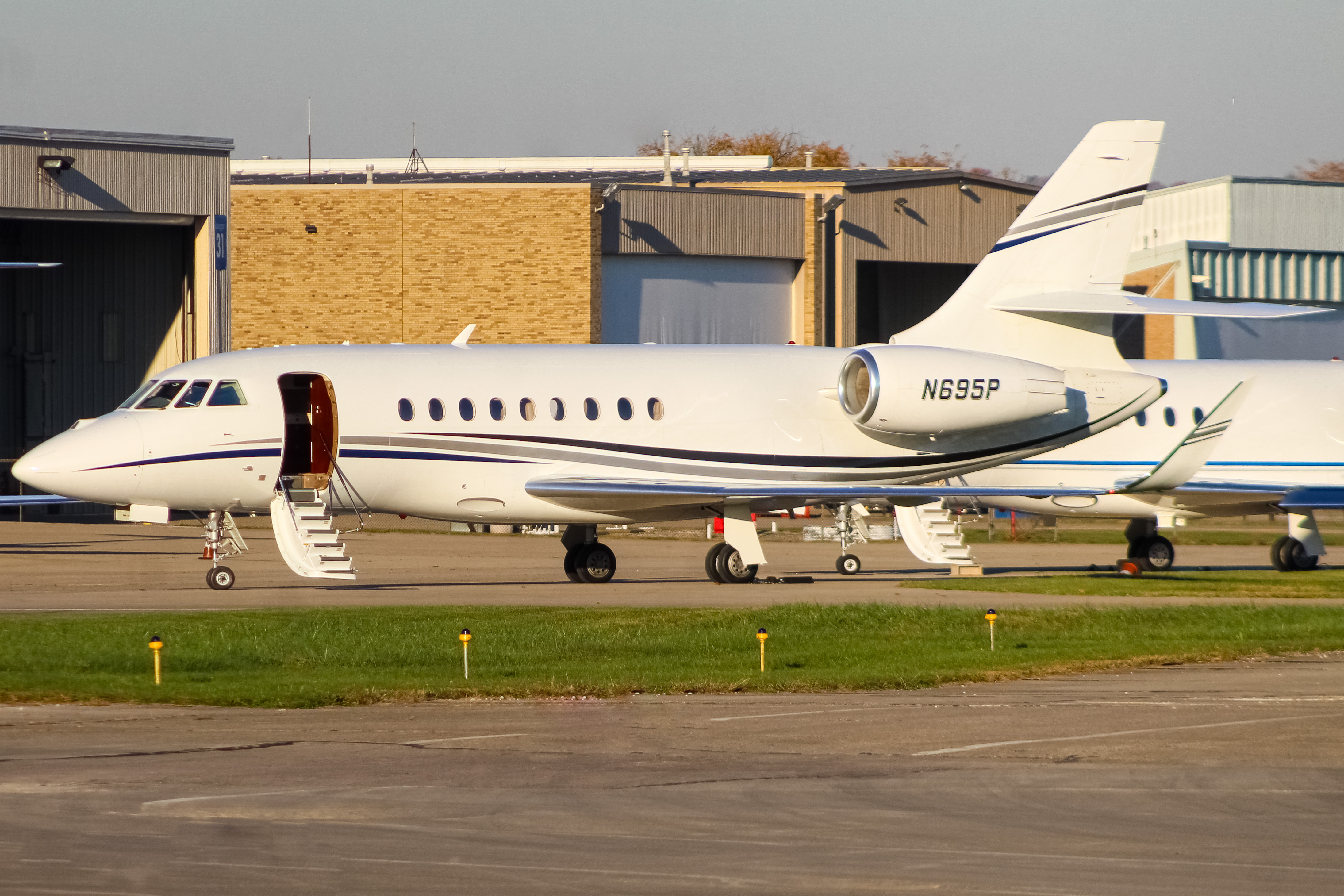 Full size: PRIVATE  Dassault Falcon 2000EX N695P at Cincinnati Municipal Airport/Lunken Field