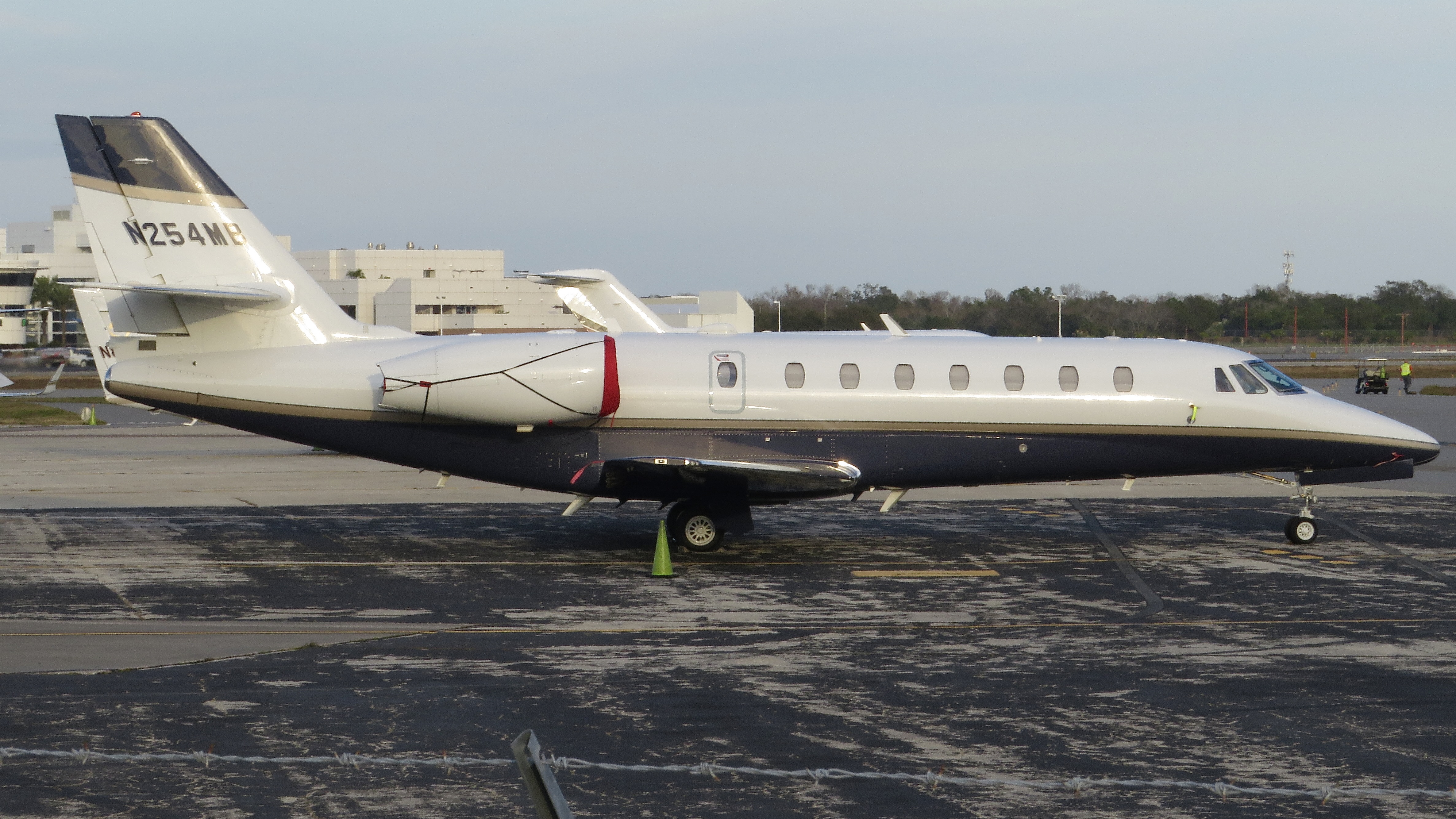 Full size: PRIVATE Cessna 680 Citation Sovereign  N254MB at Daytona Beach International Airport