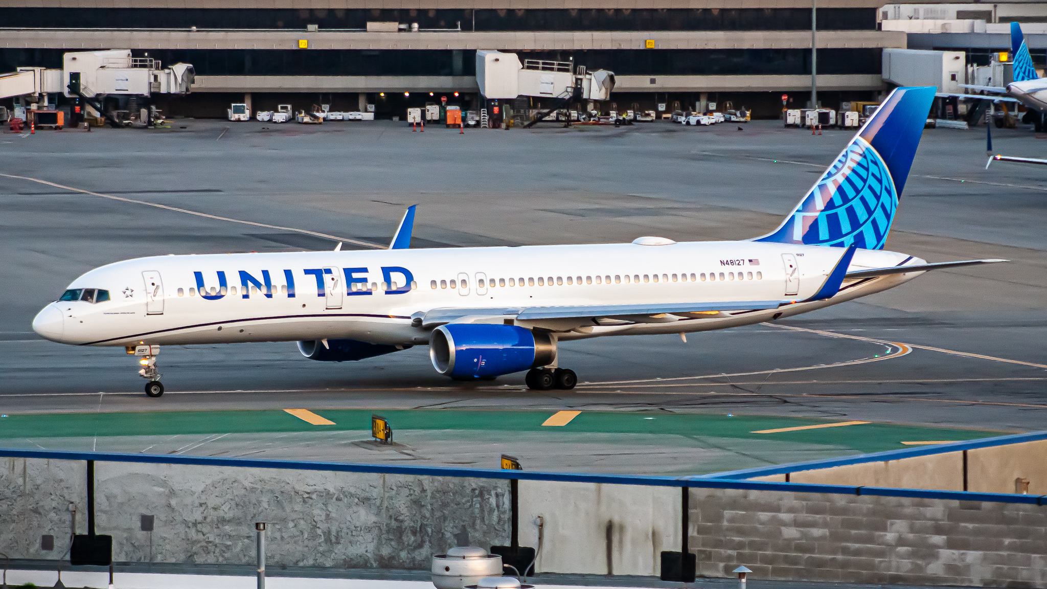 Full size: United Airlines Boeing 757-200 N48127 at San Francisco International Airport
