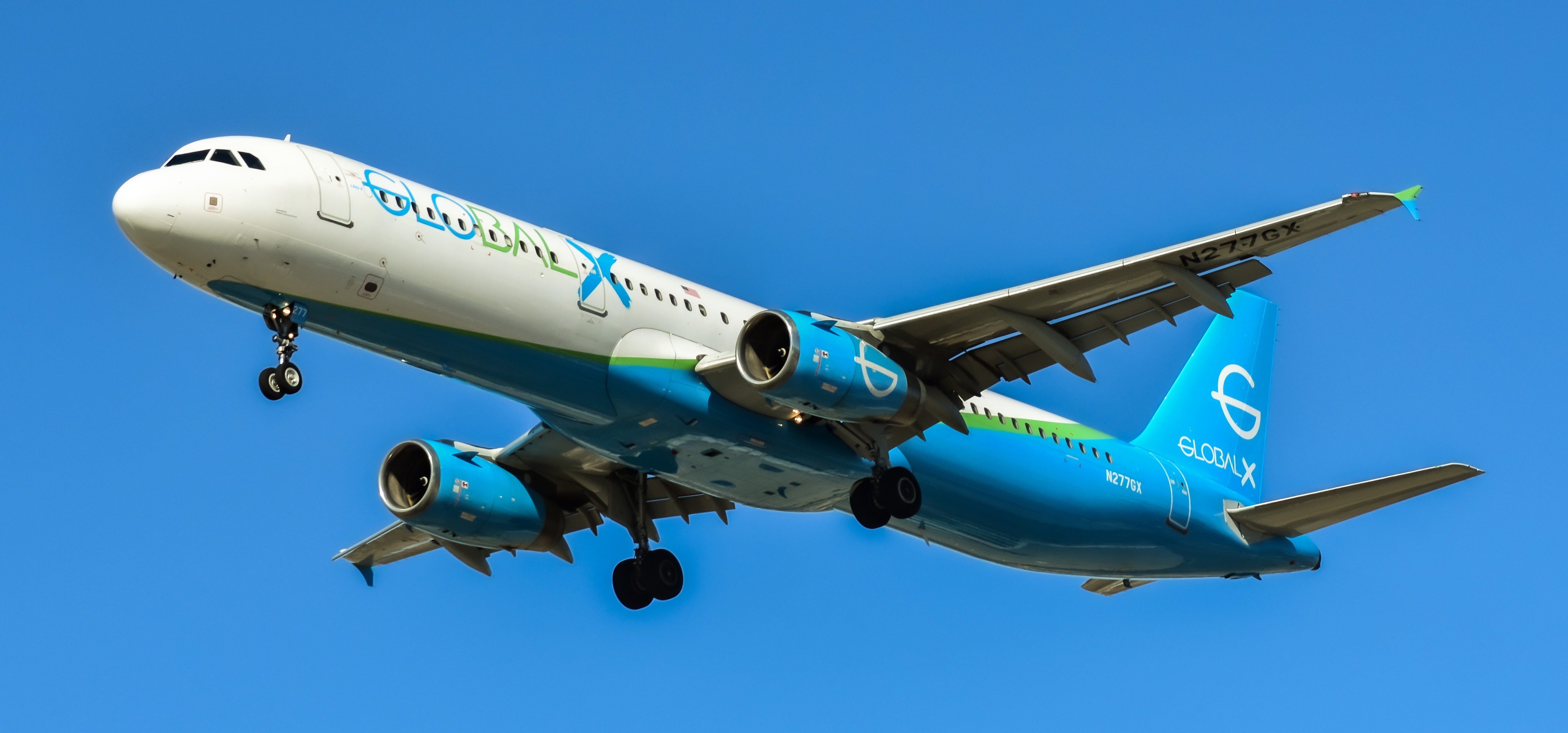 Full size: Global X Airbus A321-200 N277GX at General Mitchell International Airport