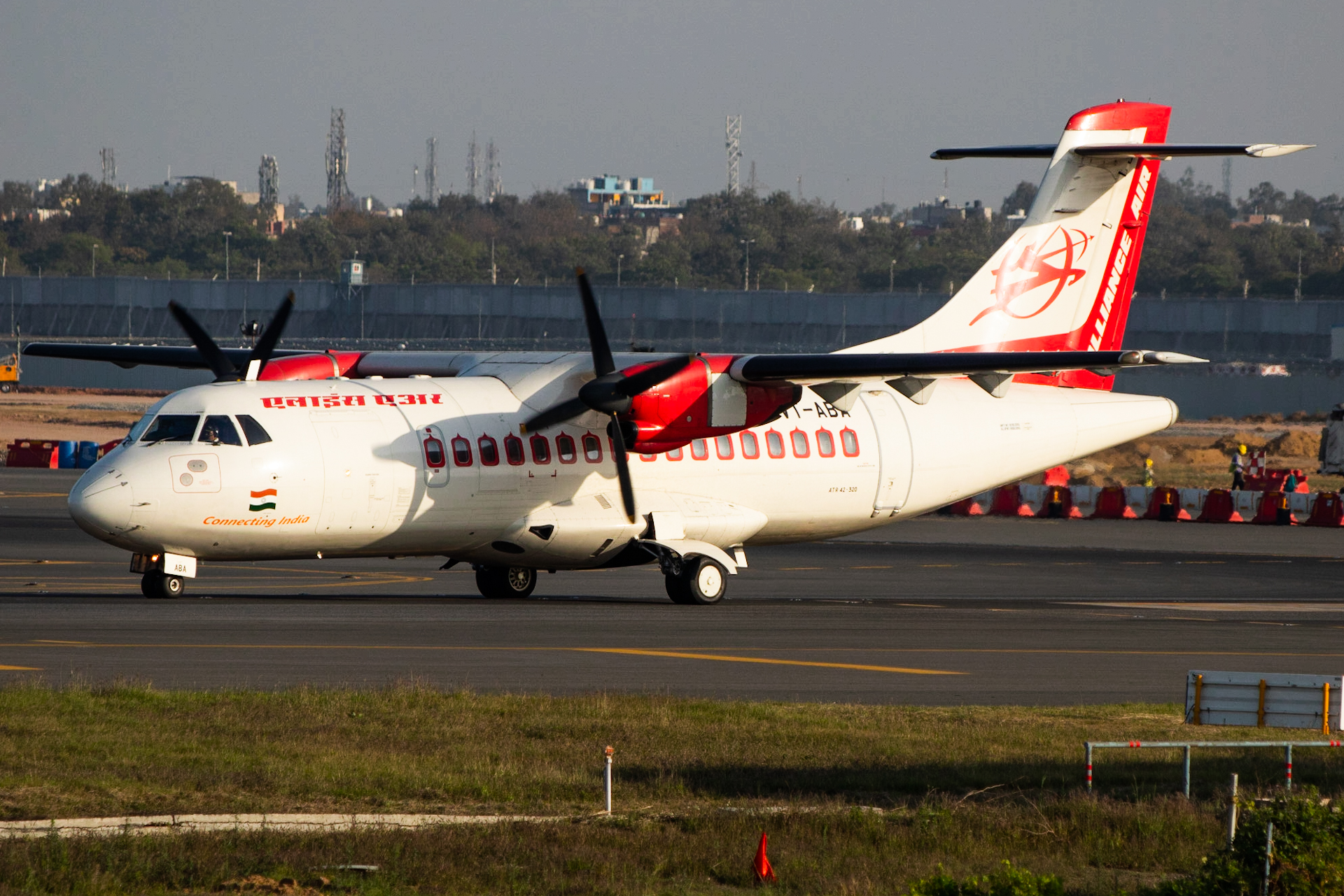 Full size: Alliance Air  ATR 42-320 VT-ABA at Indira Gandhi International Airport