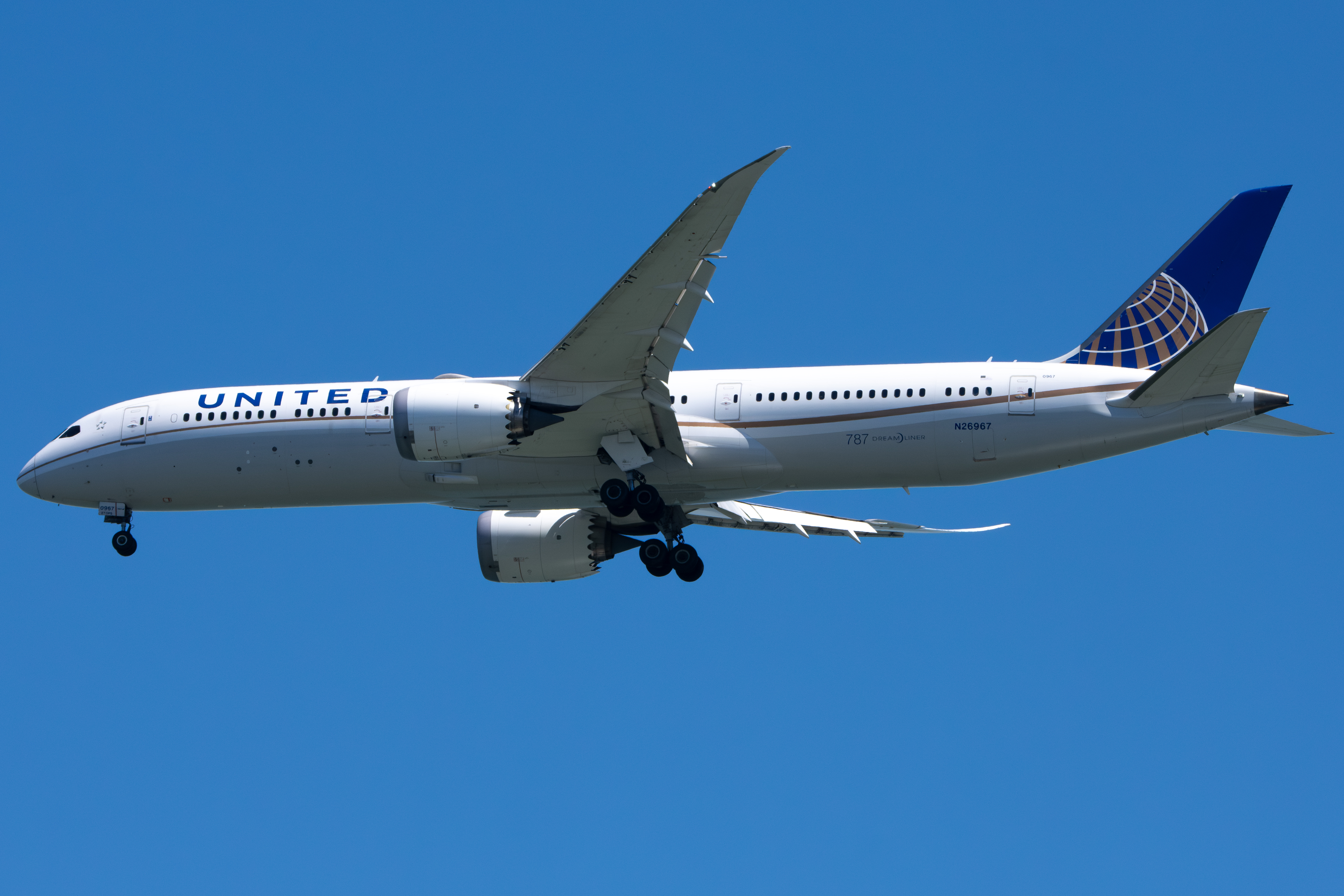 Full size: United Airlines Boeing 787-9 N26967 at San Francisco International Airport