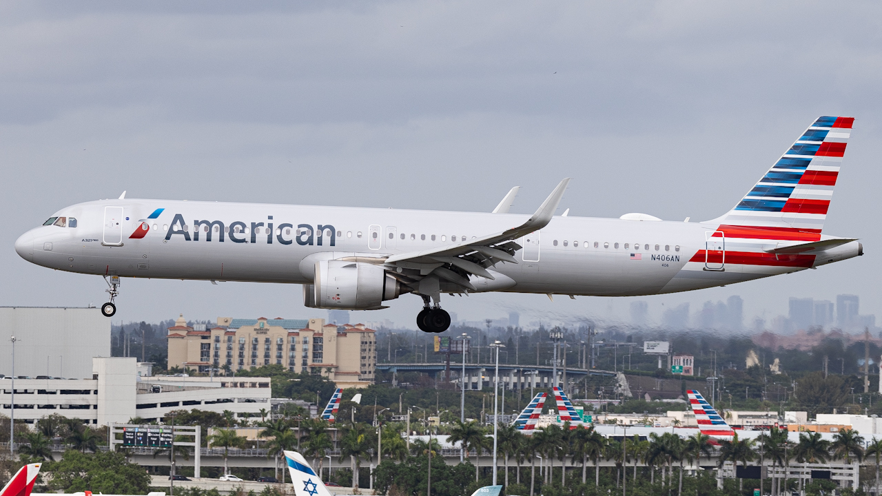 Full size: American Airlines Airbus A321NEO N406AN at Miami International Airport
