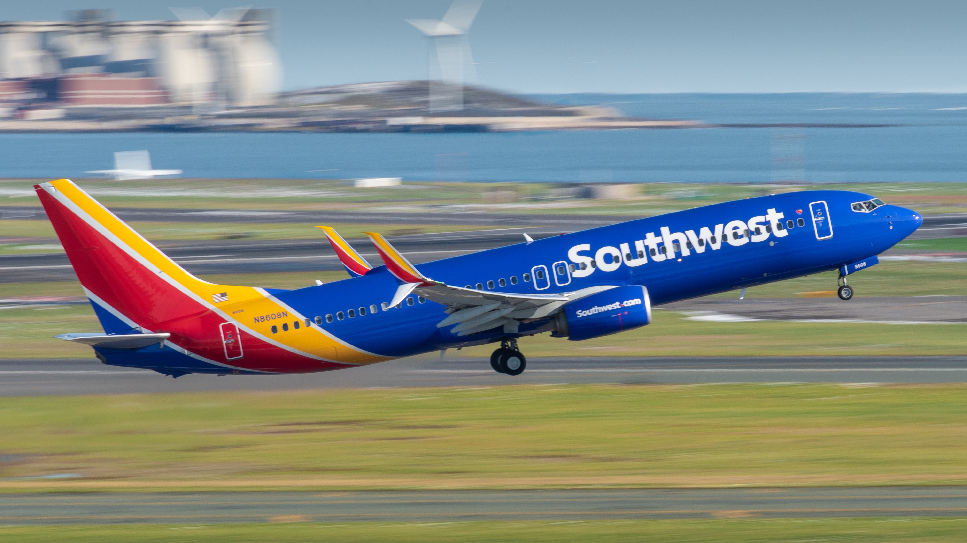 Full size: Southwest Airlines Boeing 737-800 N8608N at General Edward Lawrence Logan International Airport