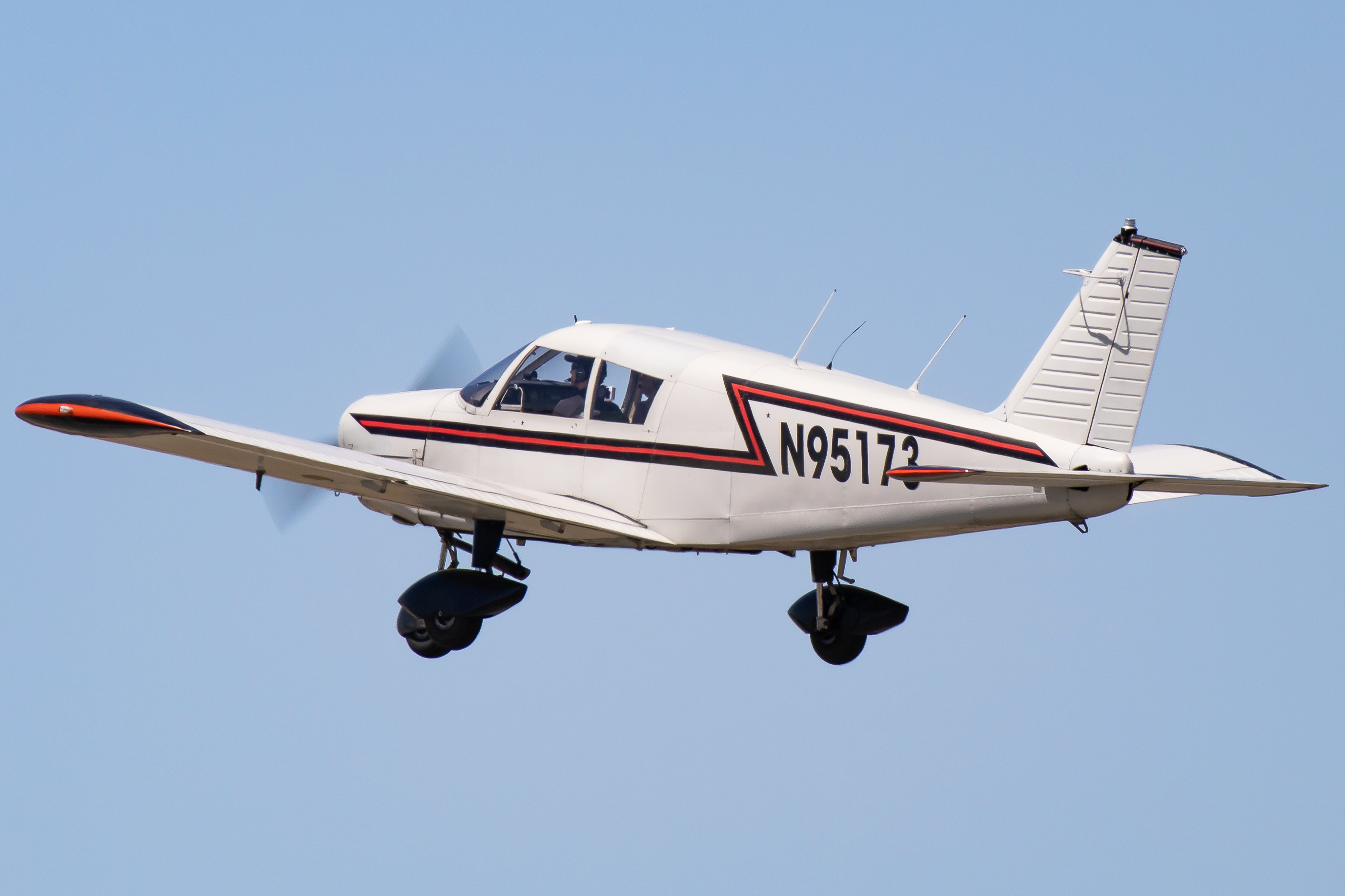 Full size: PRIVATE Piper 28 Cherokee N95173 at Montgomery-Gibbs Executive Airport