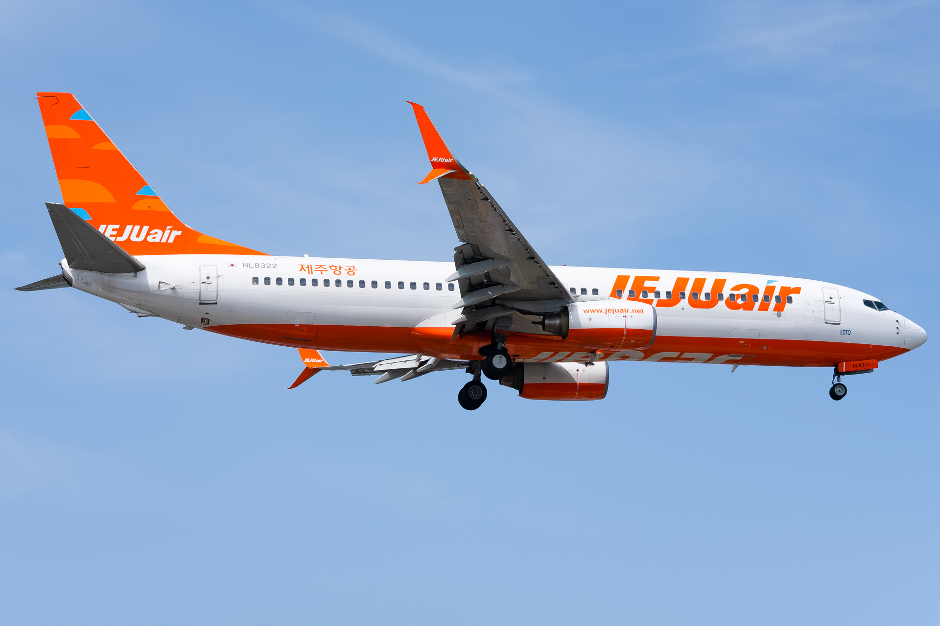 Full size: Jeju Air Boeing 737-800 HL8322 at Gimhae International Airport