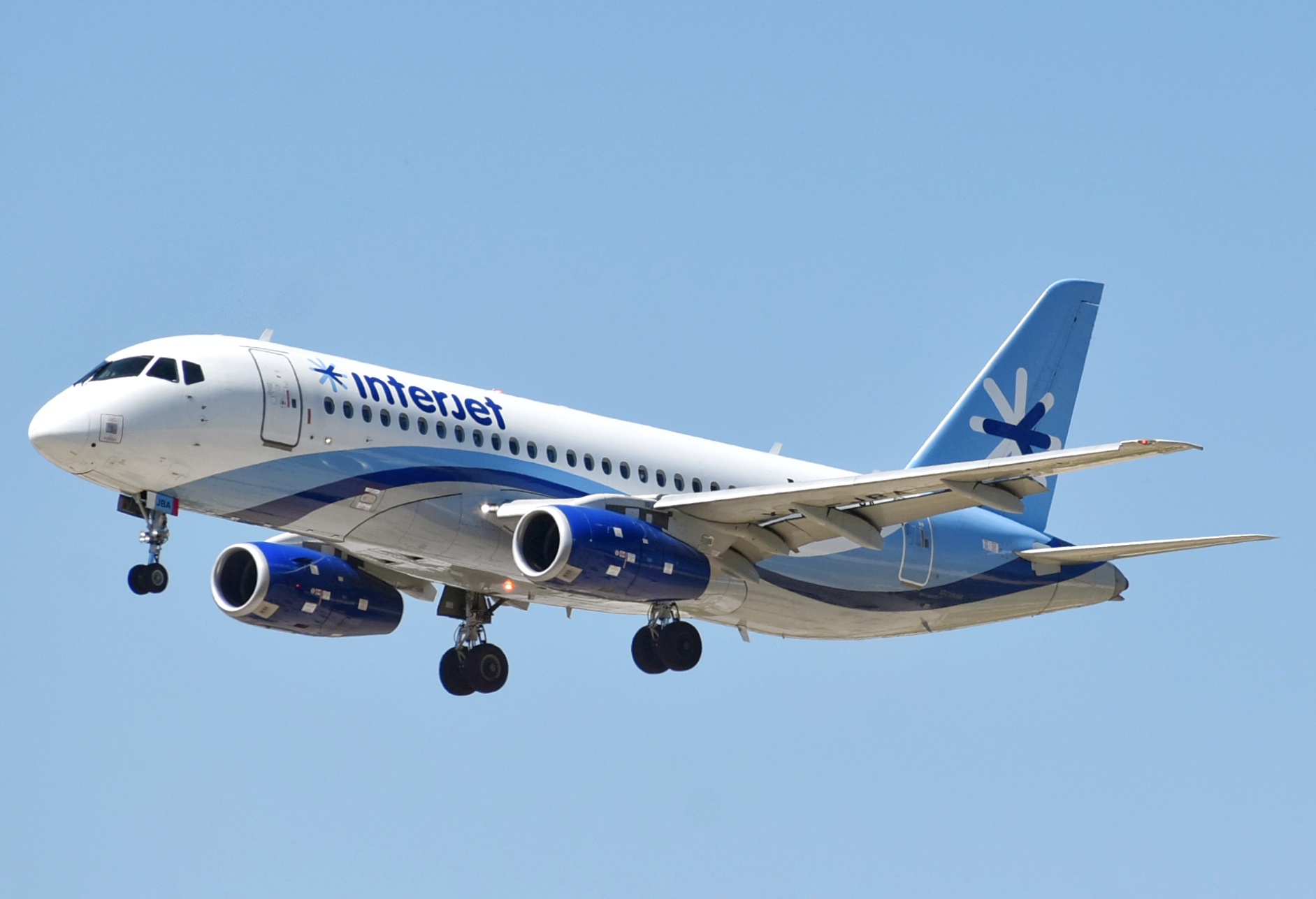 Full size: Interjet Sukhoi Super Jet 100 XA-JBA at San Jose del Cabo Los Cabos International Airport