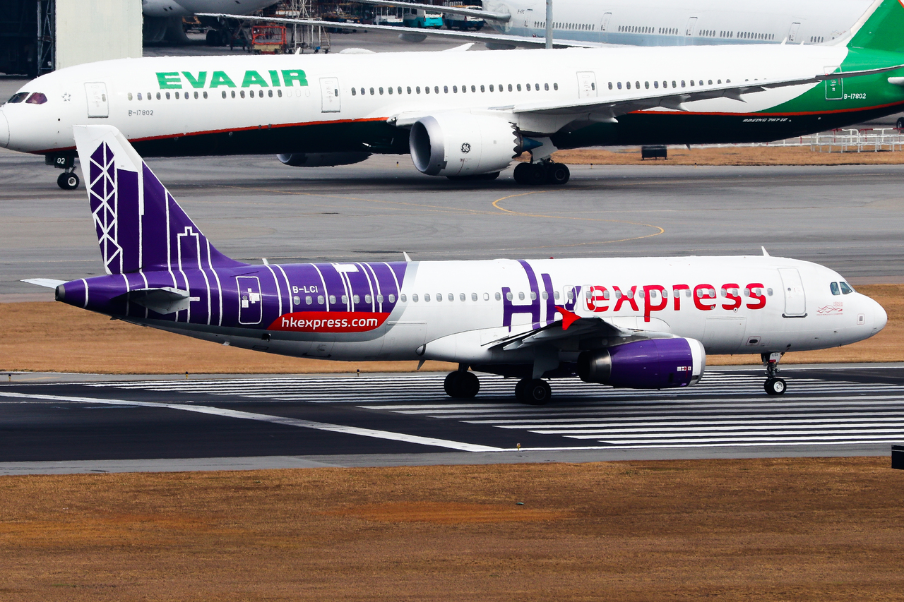 Full size: Hong Kong Express Airbus A320 B-LCI at Hong Kong International Airport
