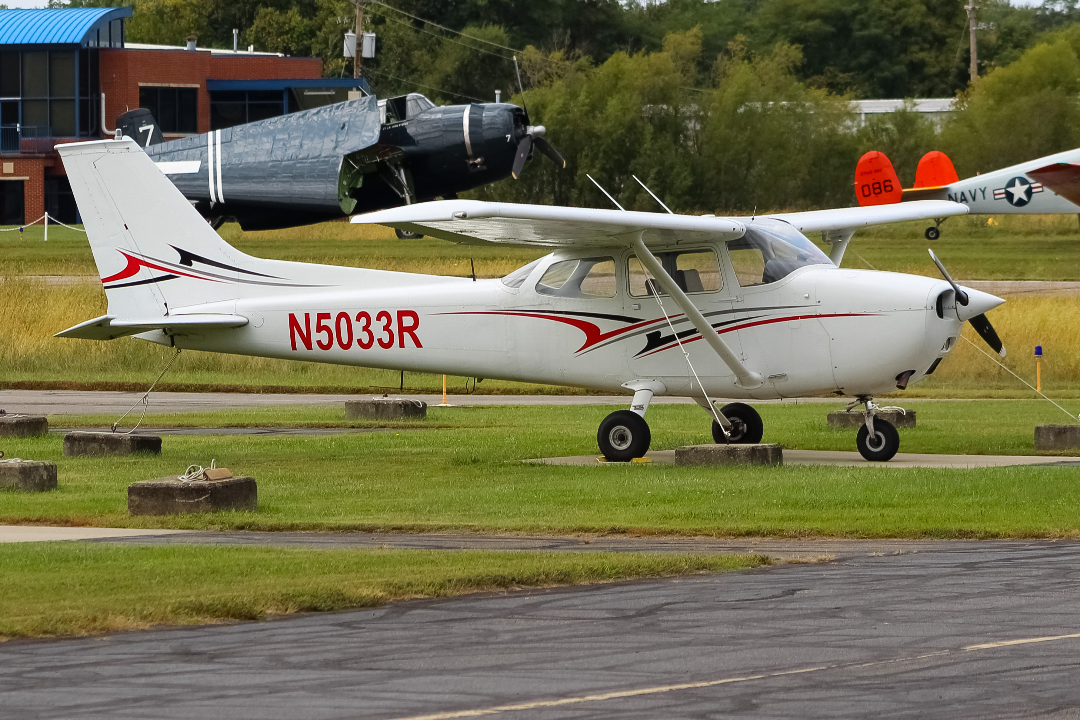 Full size: PRIVATE  Cessna 172 N5033R at Clermont County Airport