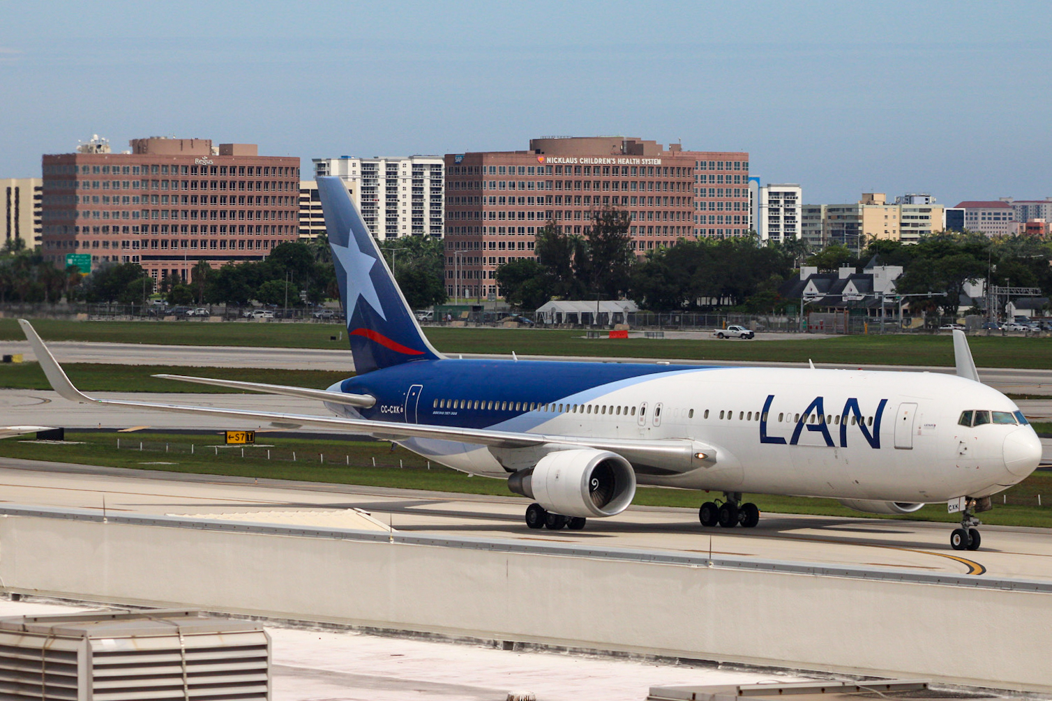 Full size: LATAM Boeing 767-300 CC-CXK at Miami International Airport