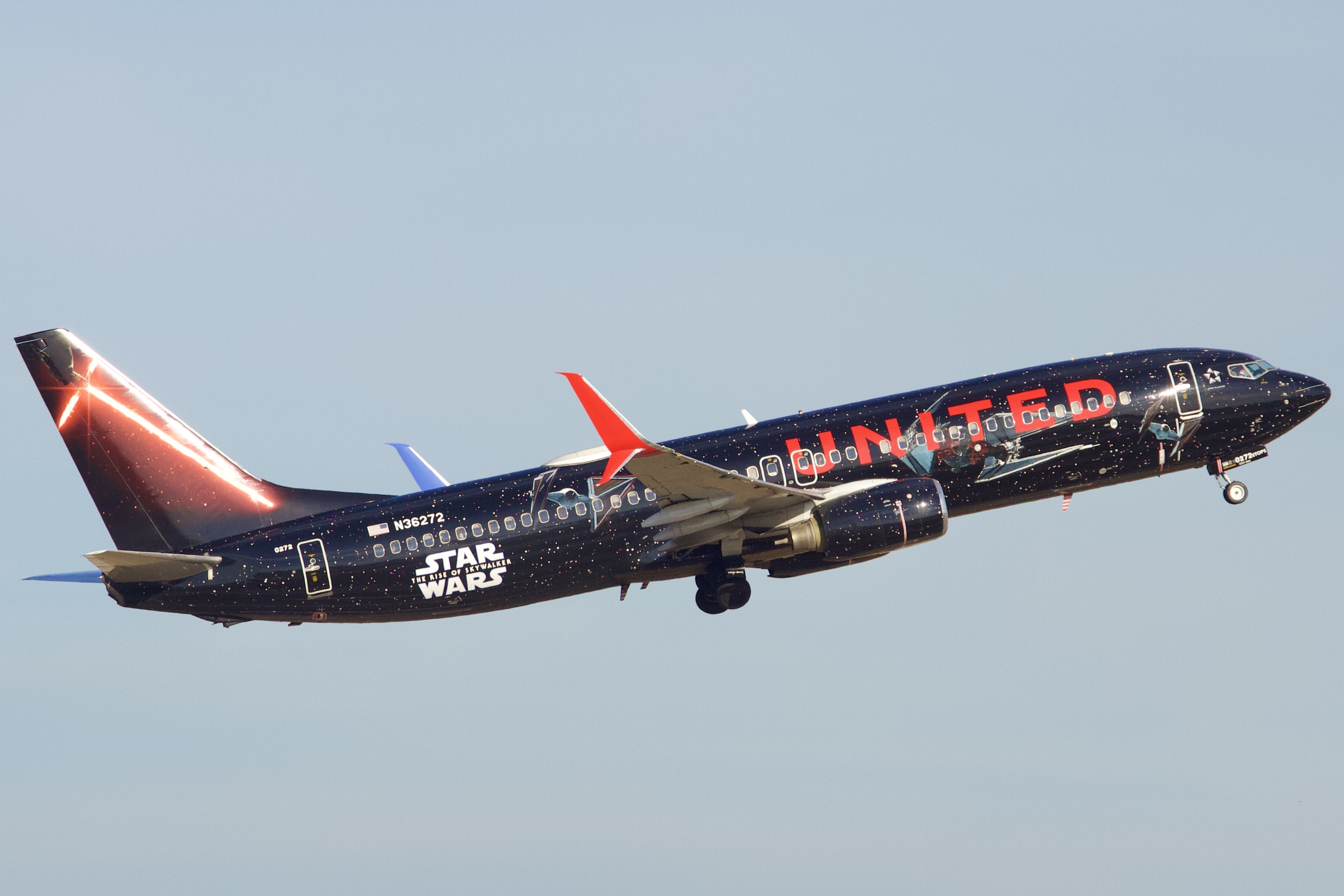 Full size: United Airlines Boeing 737-800 N36272 at Houston-George Bush Intercontinental Airport