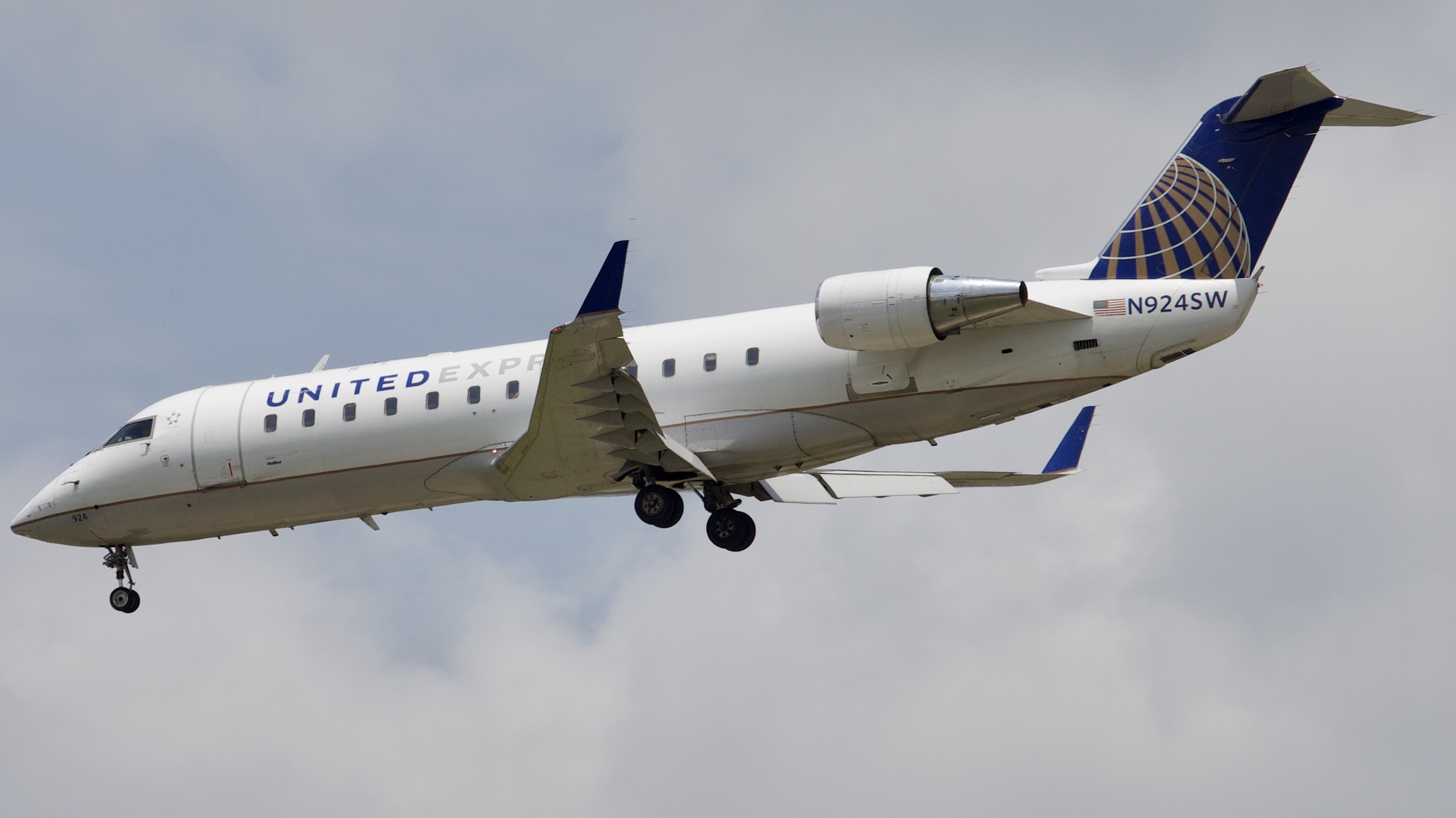 Full size: United Express Mitsubishi CRJ-200 N924SW at Houston-George Bush Intercontinental Airport