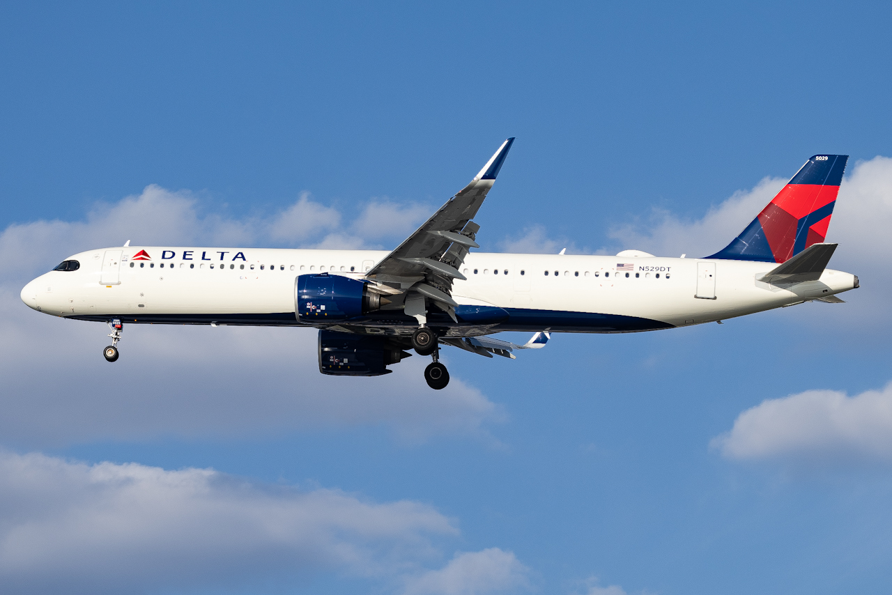 Full size: Delta Airlines Airbus A321NEO N529DT at Tampa International Airport