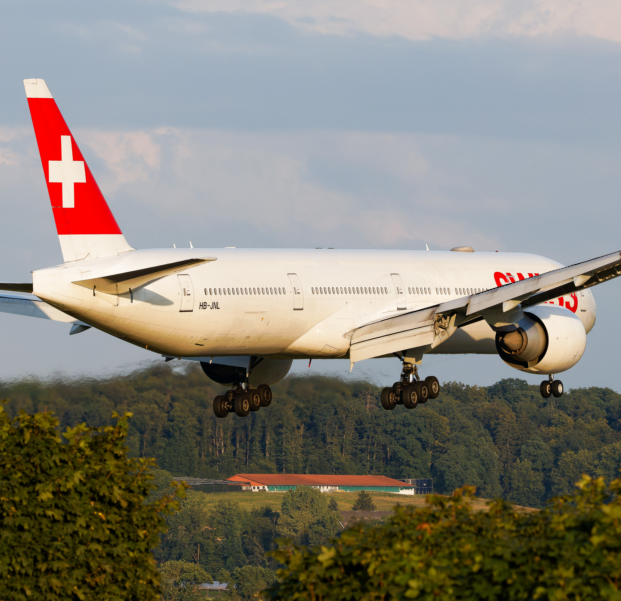 Full size: Swiss International Air Lines Boeing 777-300ER HB-JNL at Zurich-Kloten Airport