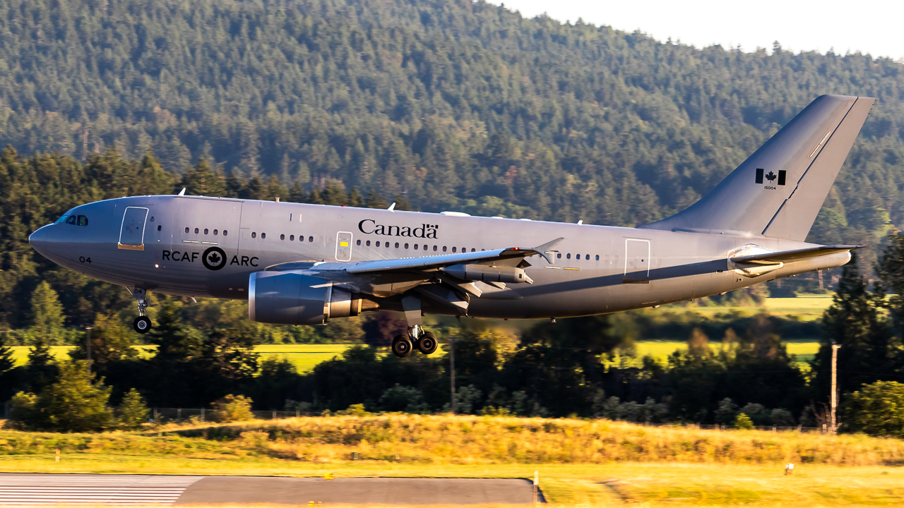 Full size: Royal Canadian Air Force Airbus CC-150 Polaris 15004 at Victoria International Airport