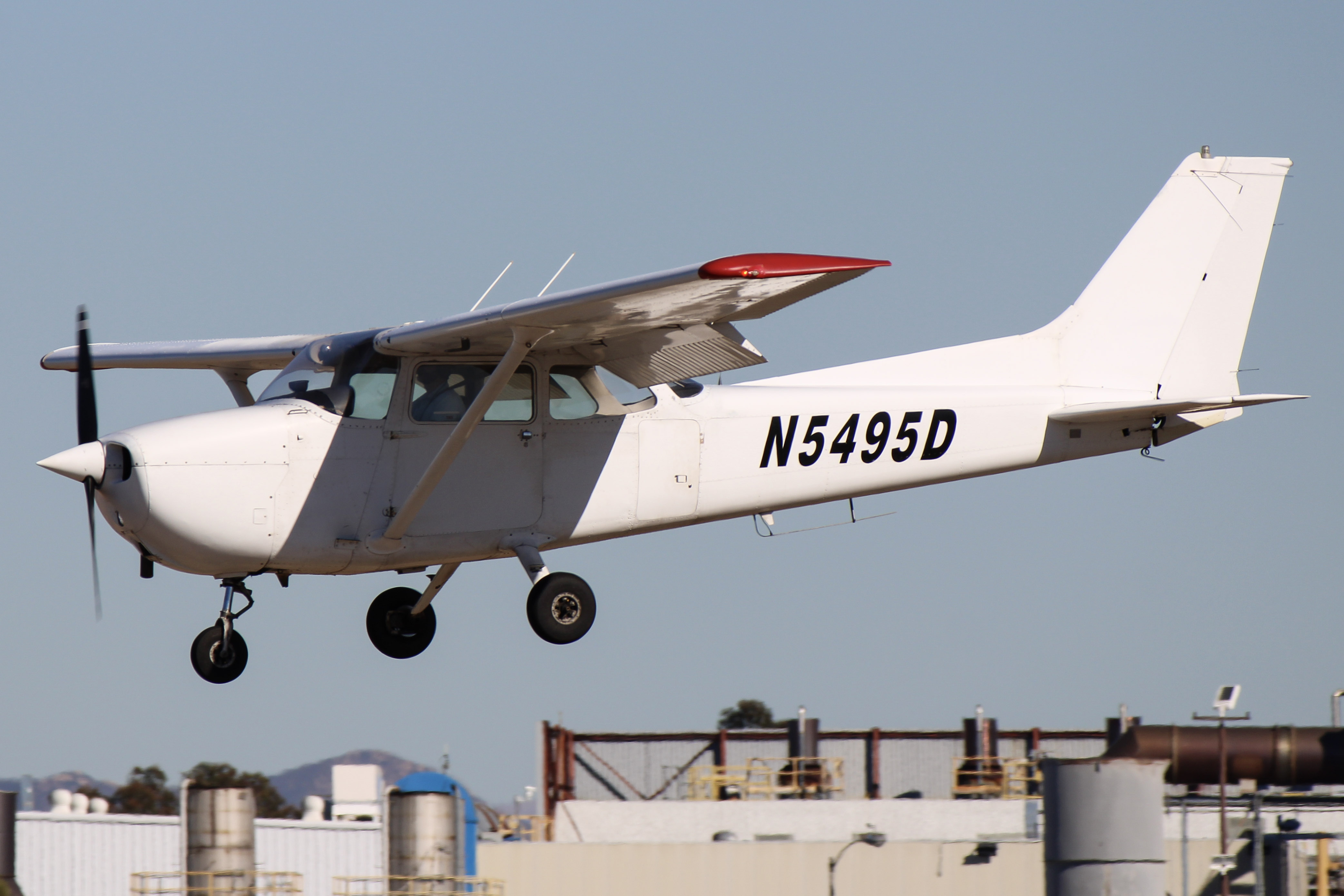 Full size: PRIVATE Cessna 172 N5495D at Montgomery-Gibbs Executive Airport
