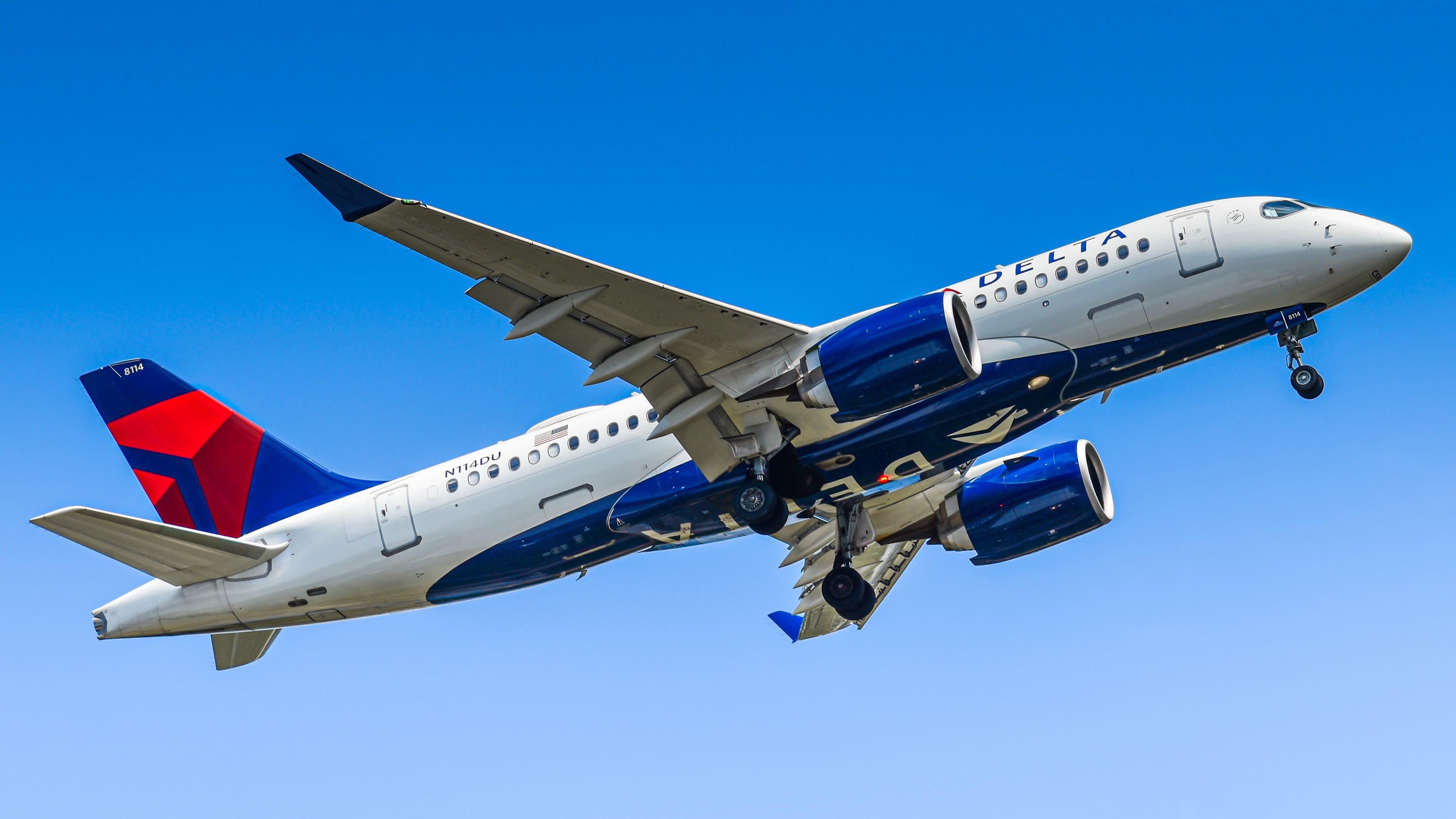 Full size: Delta Airlines Airbus A220-100 N114DU at Seattle-Tacoma International Airport