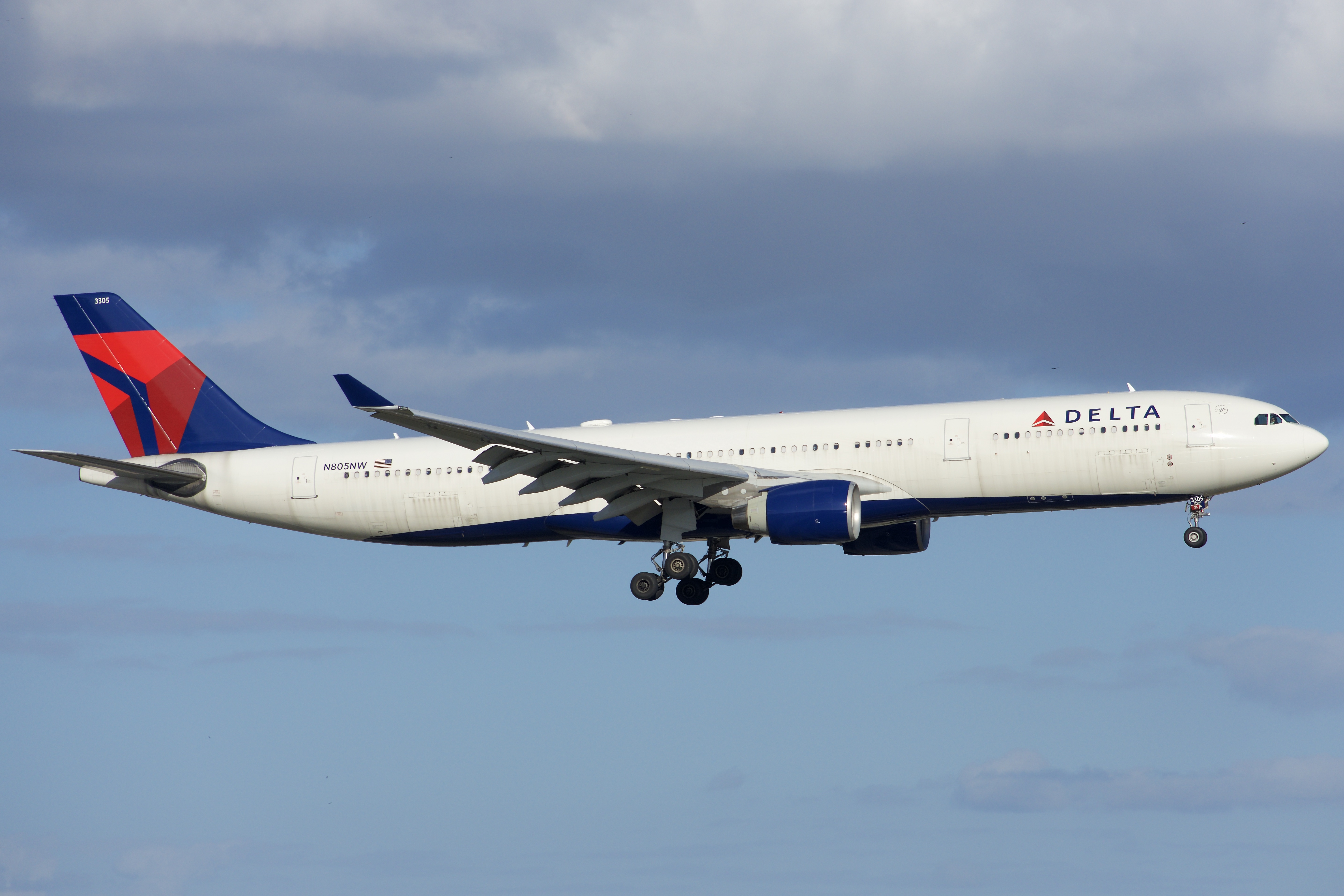 Full size: Delta Airlines Airbus A330-300 N805NW at Orlando International Airport
