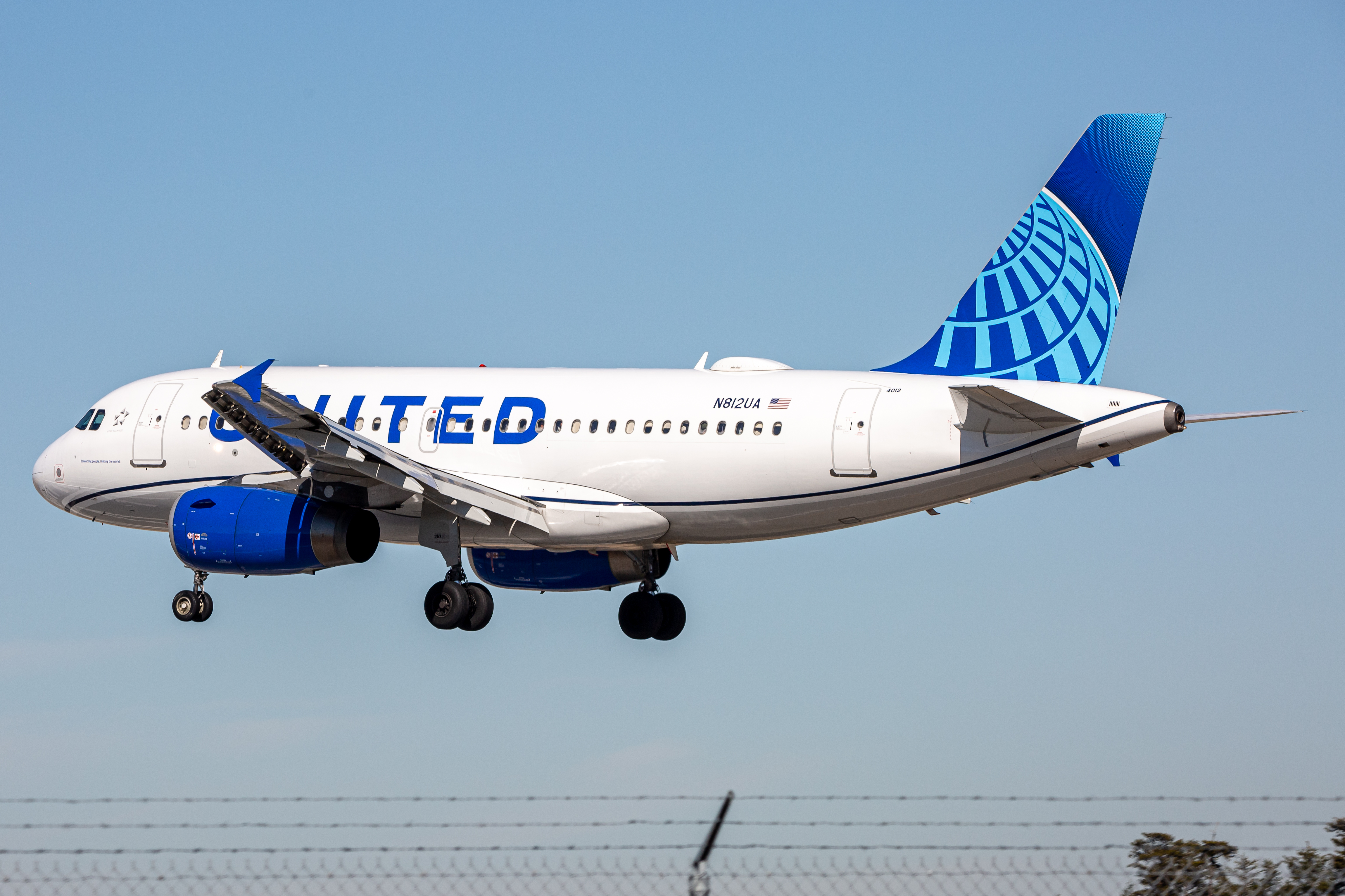 Full size: United Airlines Airbus A319 N812UA at Baltimore/Washington International Thurgood Marshall Airport