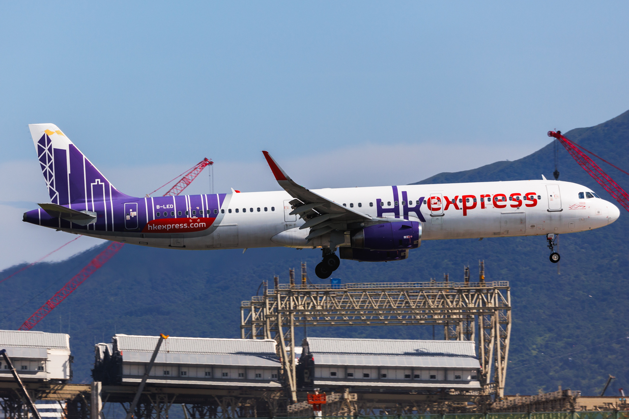 Full size: Hong Kong Express Airbus A321-200 B-LED at Hong Kong International Airport