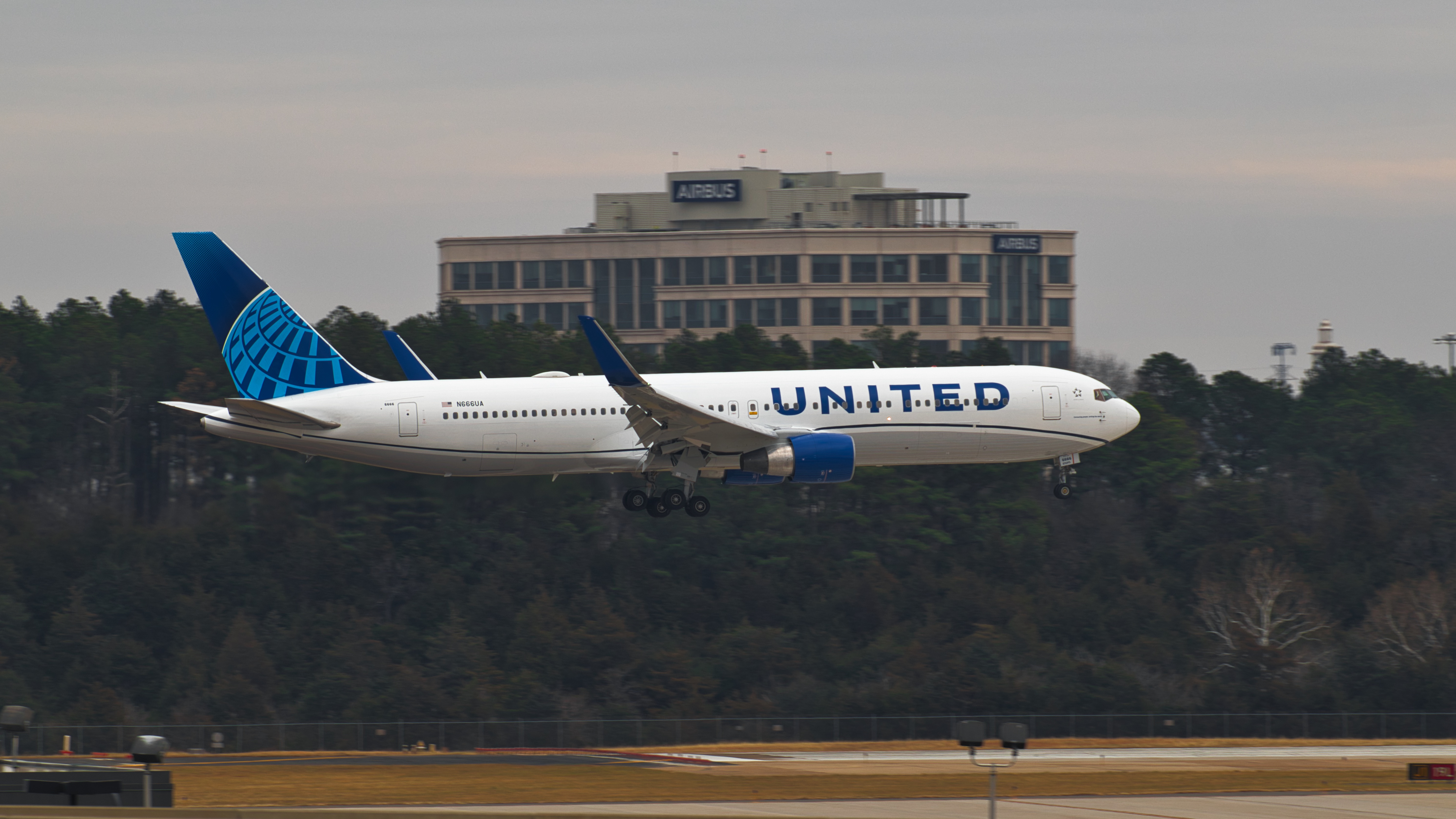 Full size: United Airlines Boeing 767-300ER N666UA at Washington Dulles International Airport