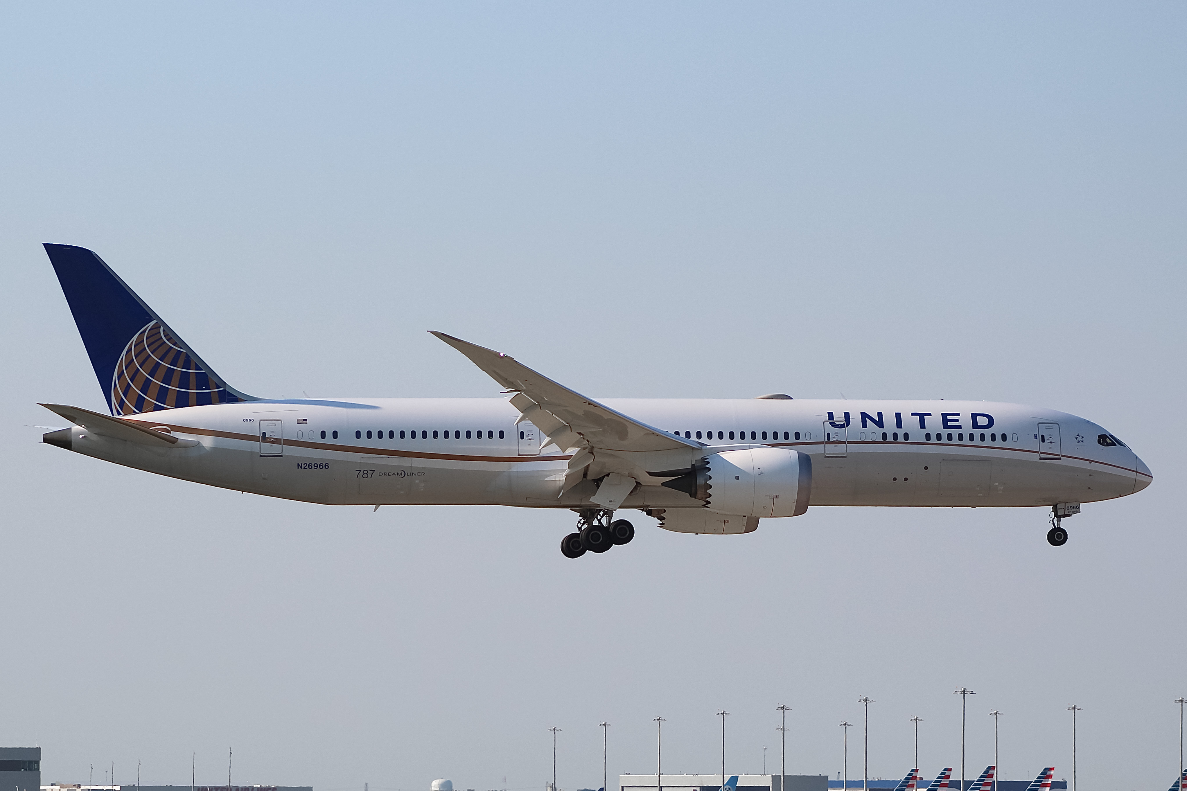 Full size: United Airlines Boeing 787-9 N26966 at Chicago O'Hare International Airport